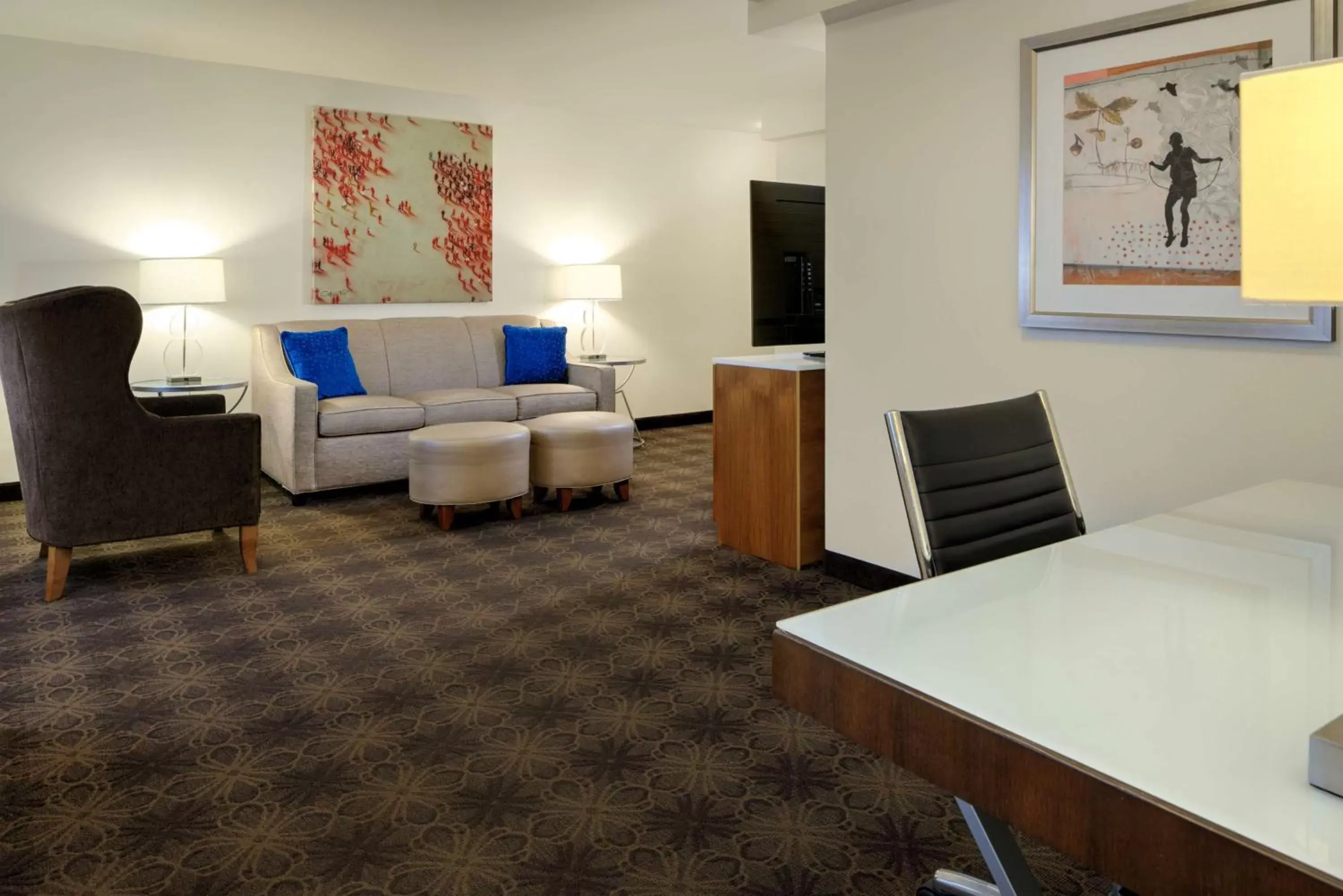 Bedroom, Seating Area in DoubleTree by Hilton Hotel & Suites Pittsburgh Downtown