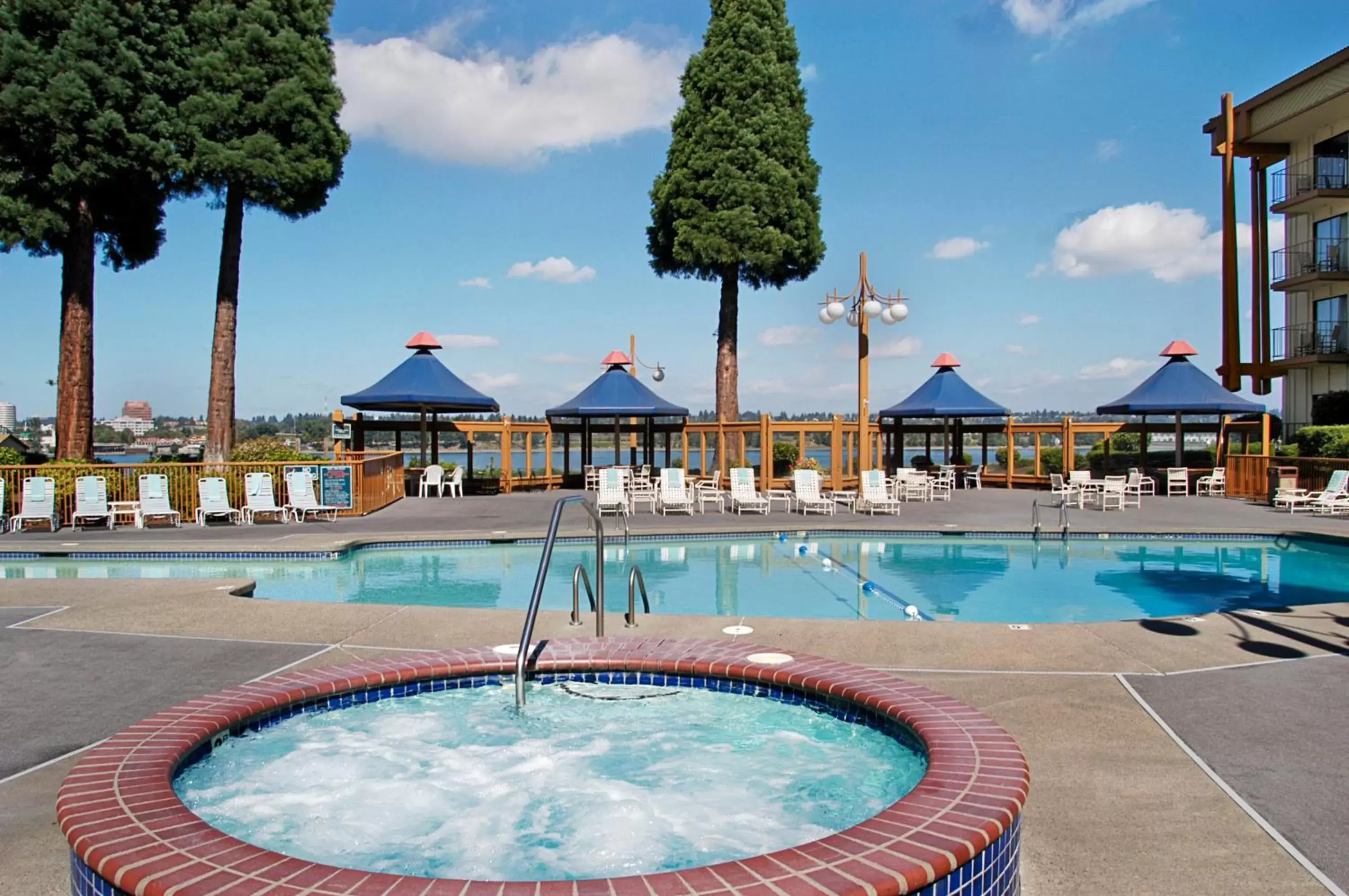Activities, Swimming Pool in Holiday Inn - Portland - Columbia Riverfront, an IHG Hotel