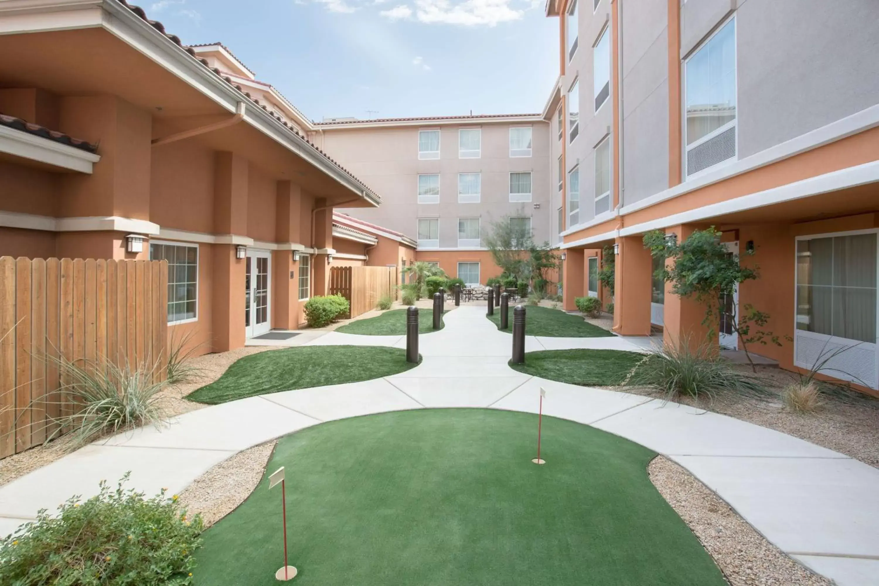 Inner courtyard view, Property Building in Homewood Suites by Hilton Yuma