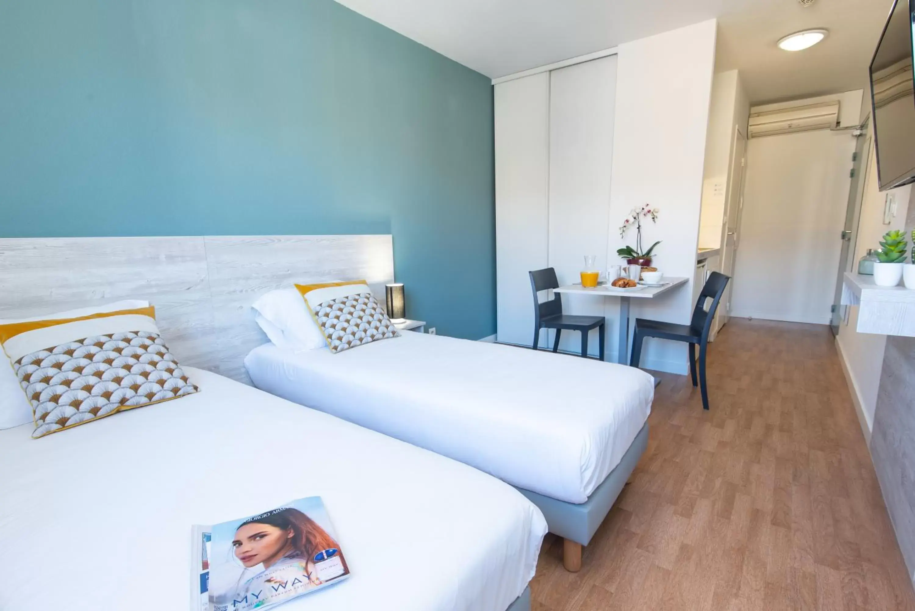 Standard Twin Studio (2 Adults) in Comfort Aparthotel Aix Le Tholonet Standard Twin Studio (2 Adults) in Comfort Aparthotel Aix Le Tholonet