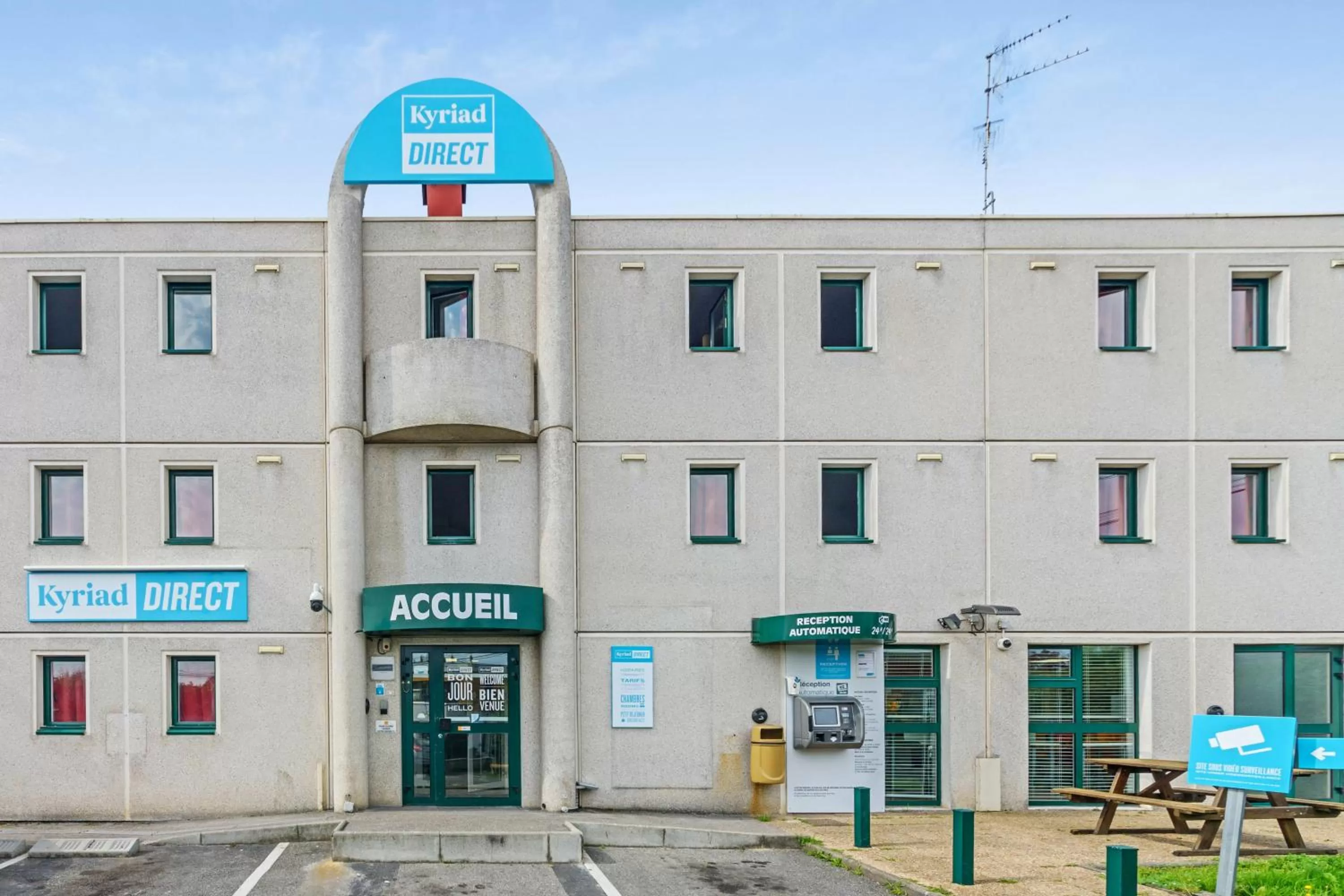 Property building in Kyriad Direct Annemasse - Genève