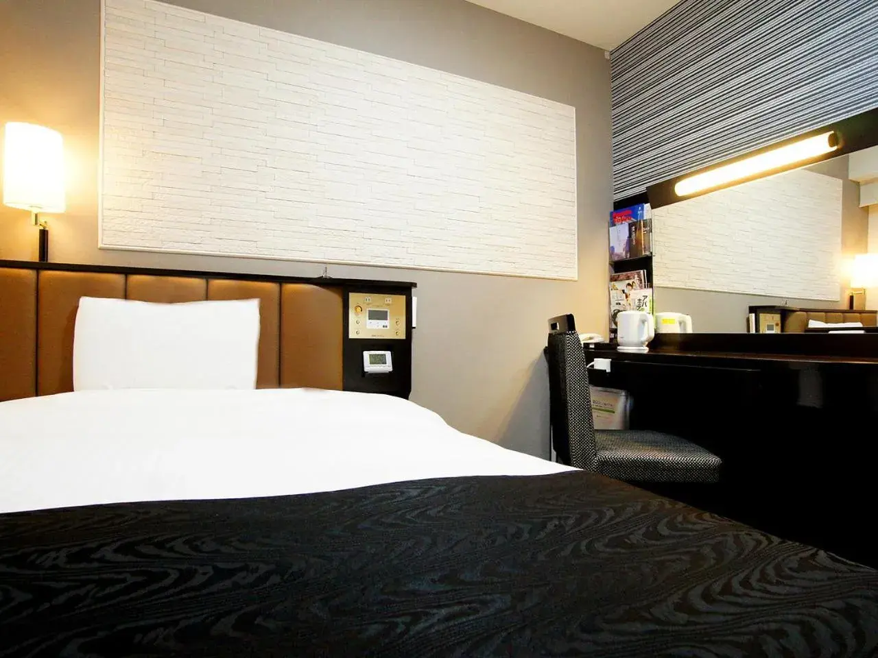 Bed in APA Hotel Chiba Inzaimakinohara-Ekimae