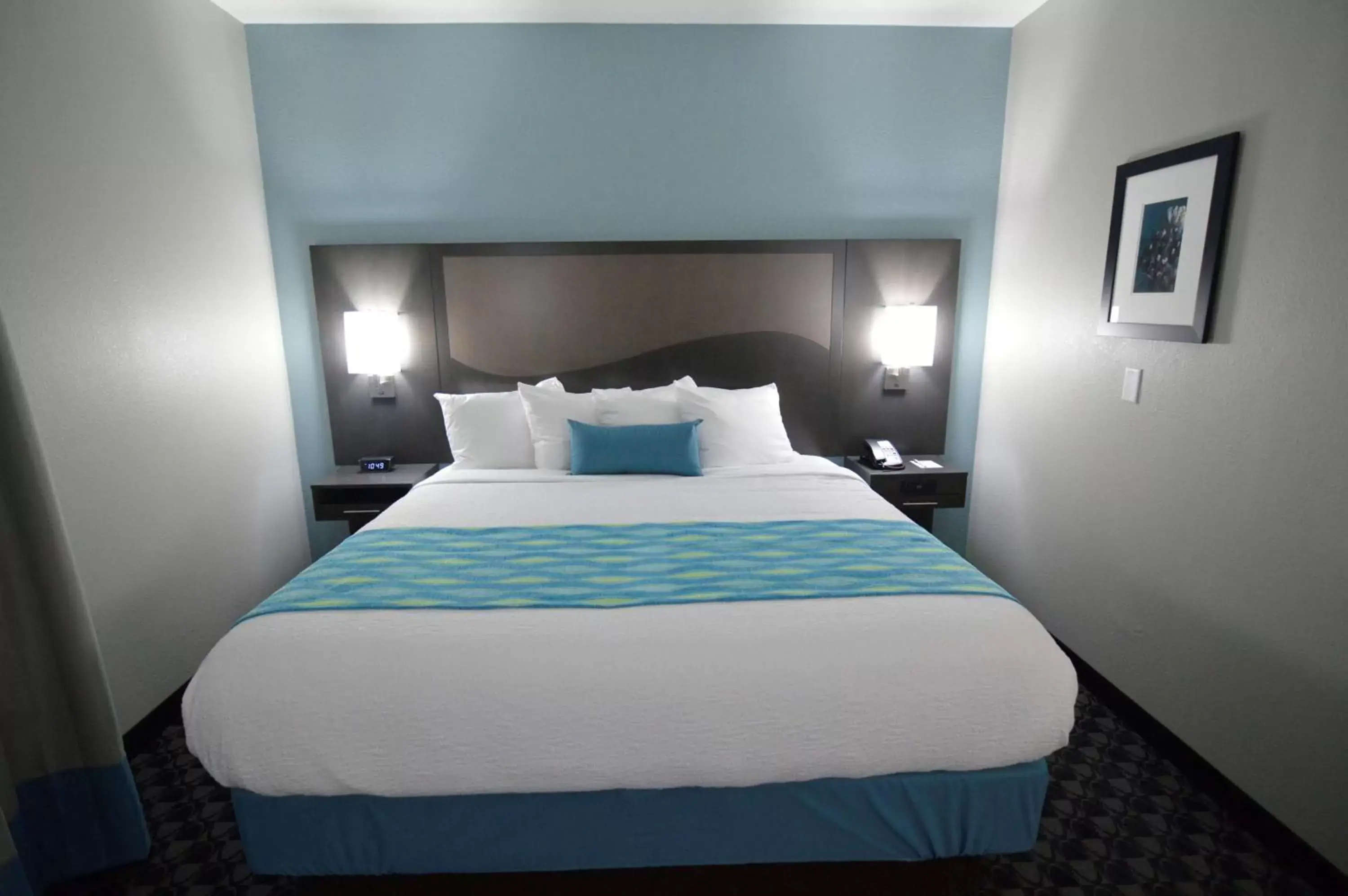 Photo of the whole room, Bed in Best Western Plus Waller Hotel