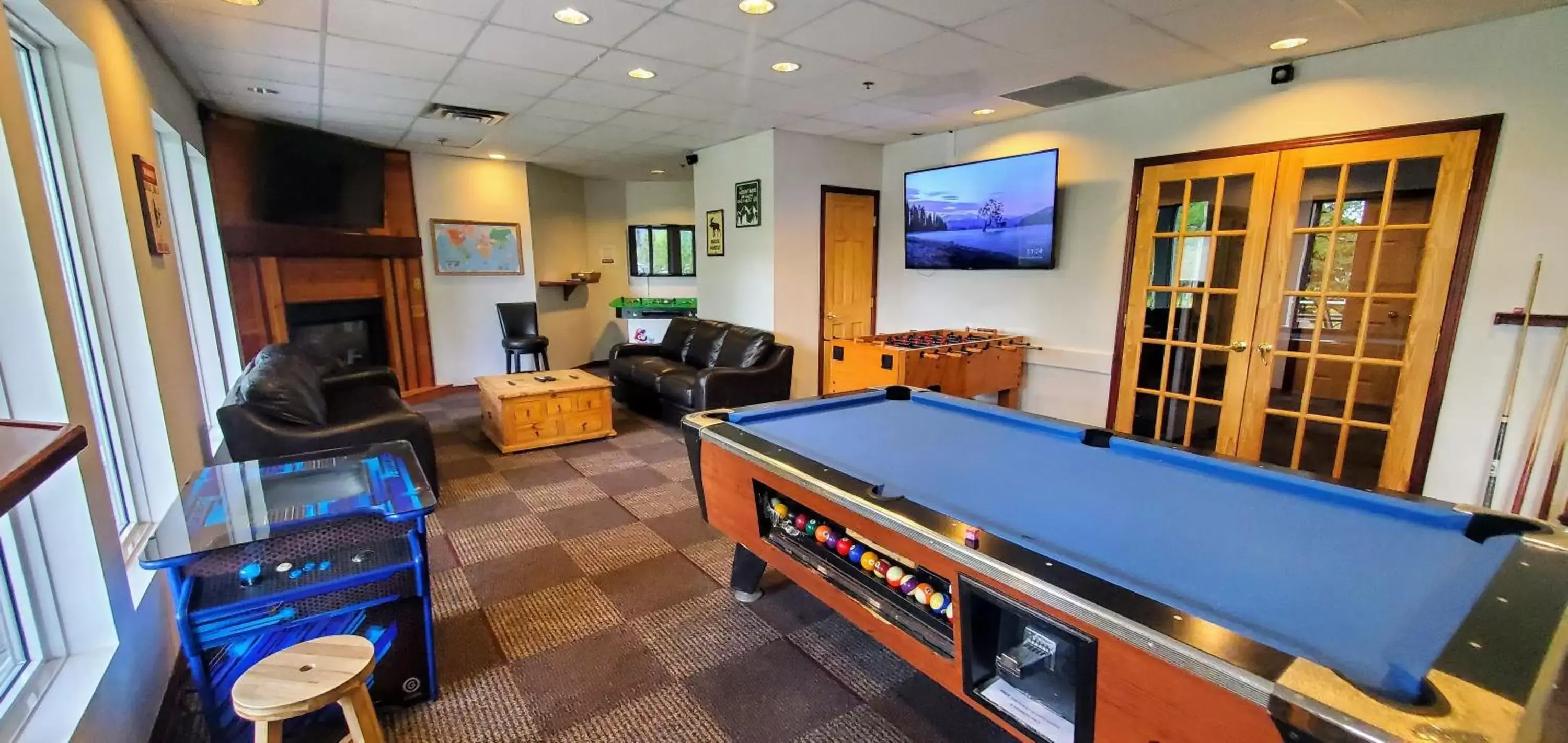 Game Room, Billiards in Paradise Resort Club and Spa