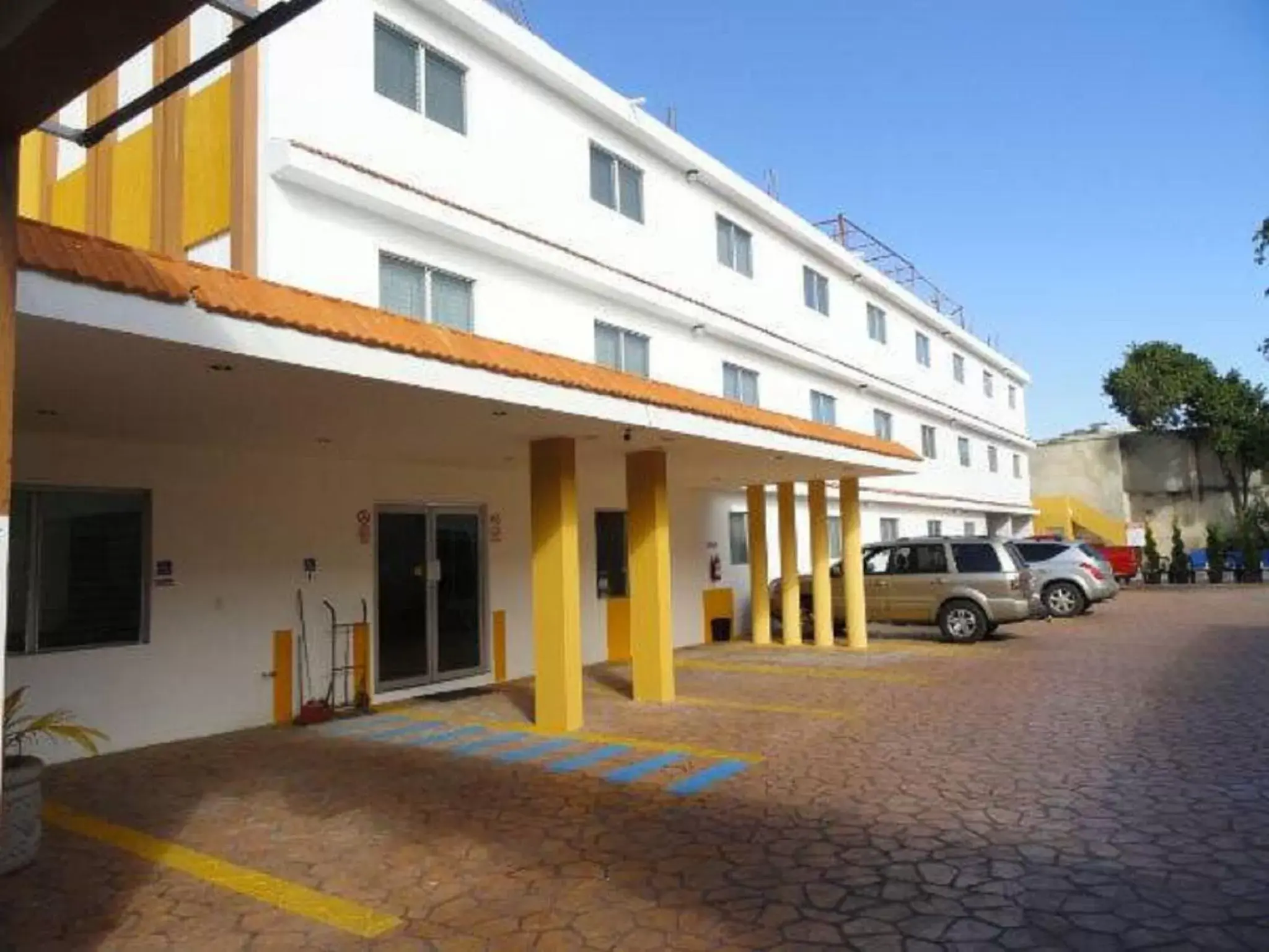 View (from property/room), Property Building in Hotel Las Dalias Inn