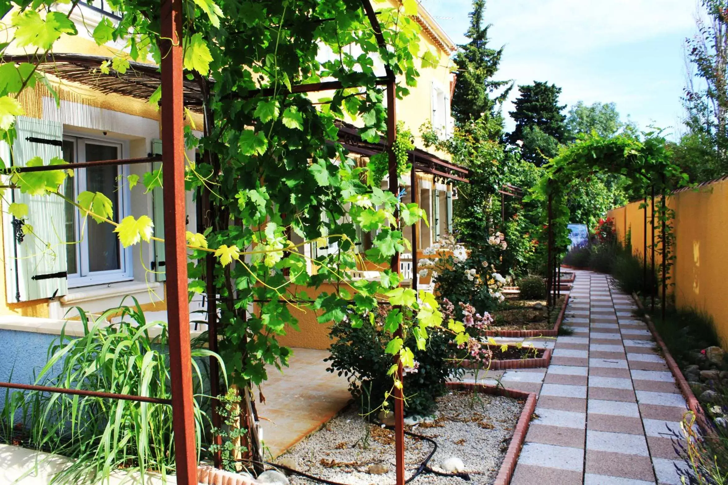 Balcony/Terrace, Property Building in Appart'Hotel Festival Sud Aqua - Avignon TGV