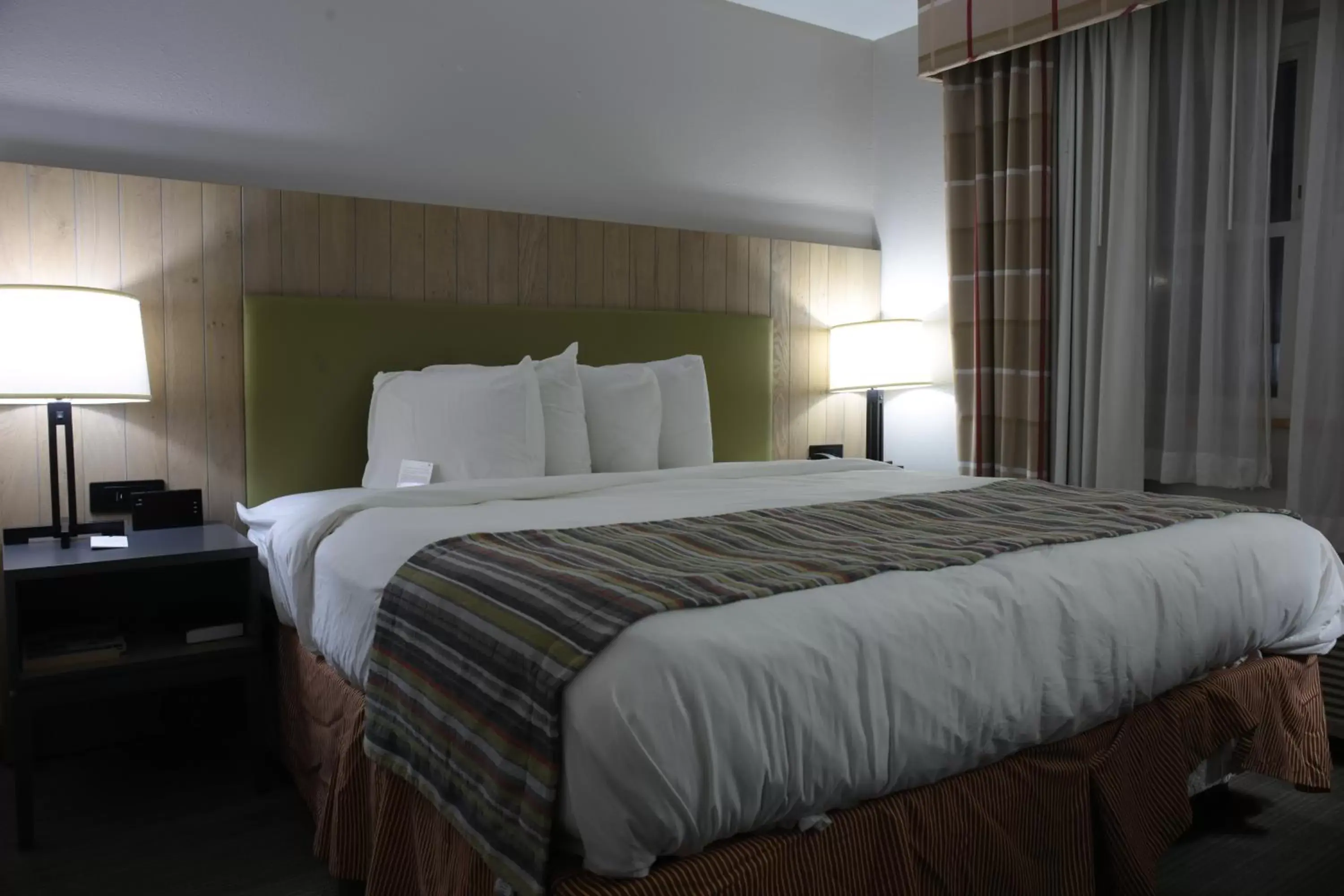 Bed in Country Inn & Suites by Radisson, Sparta, WI