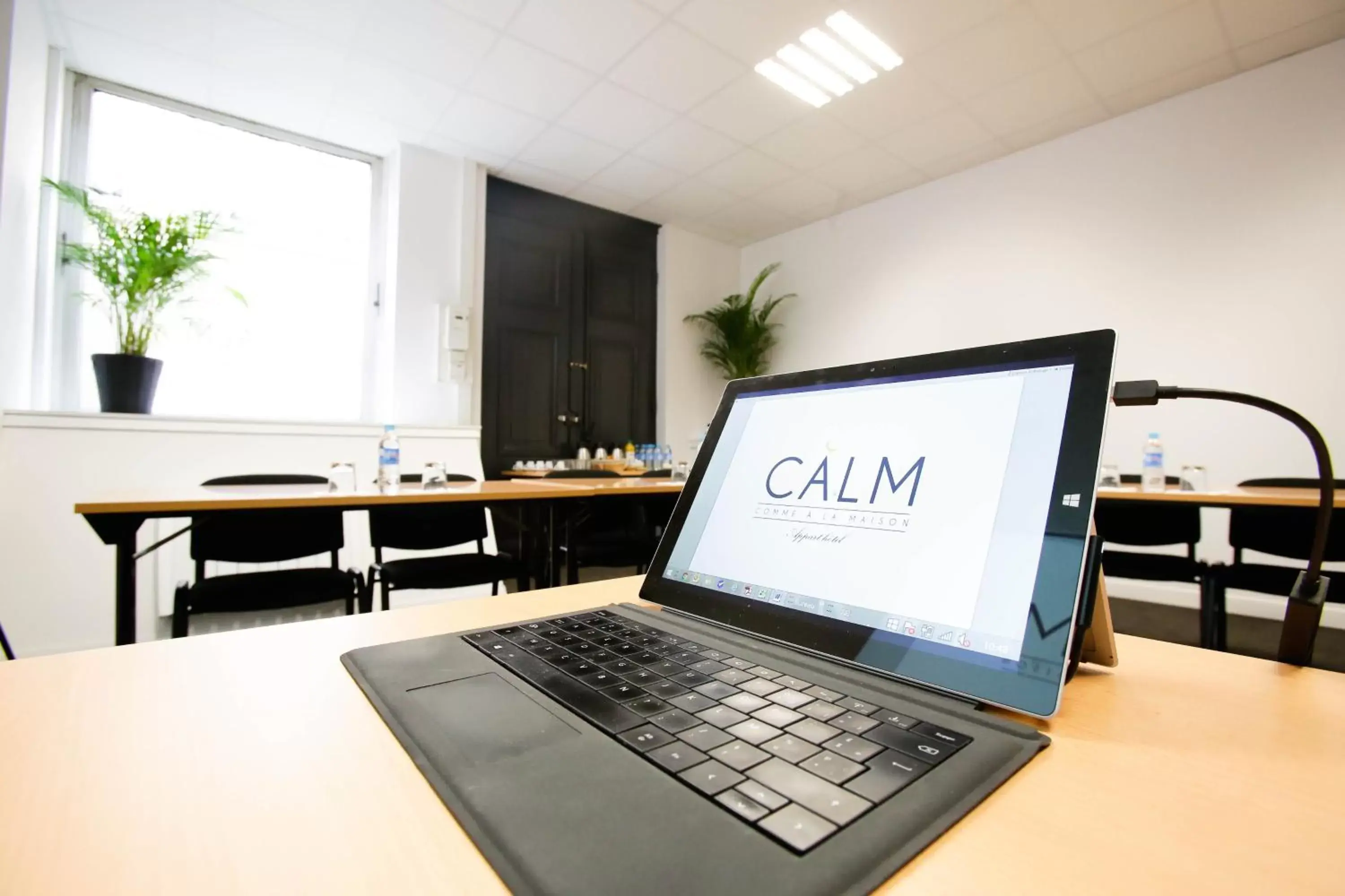 Business facilities, Business Area/Conference Room in CALM Appart' & Hostel
