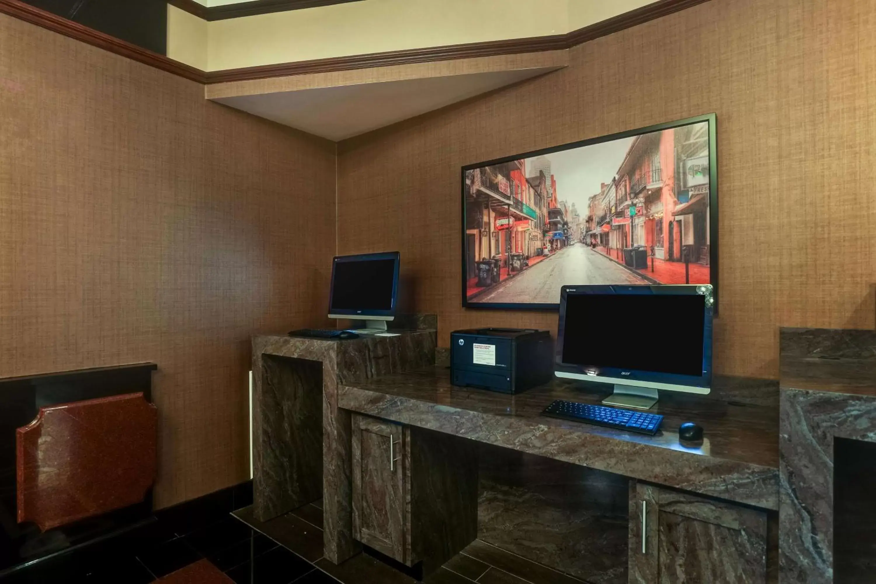 Business facilities, TV/Entertainment Center in Drury Plaza Hotel New Orleans