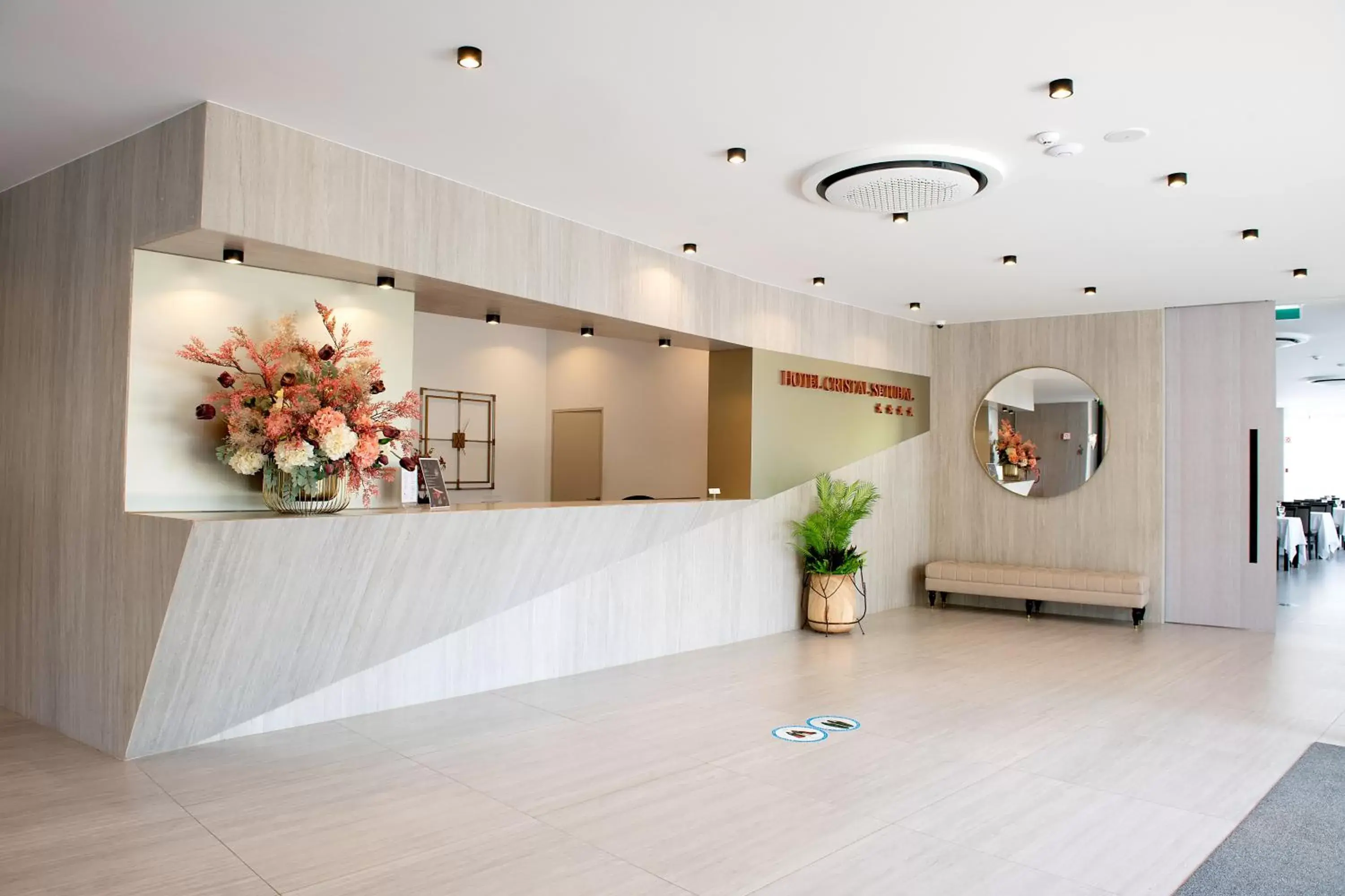 Facade/entrance in Hotel Cristal Setúbal Facade/entrance in Hotel Cristal Setúbal