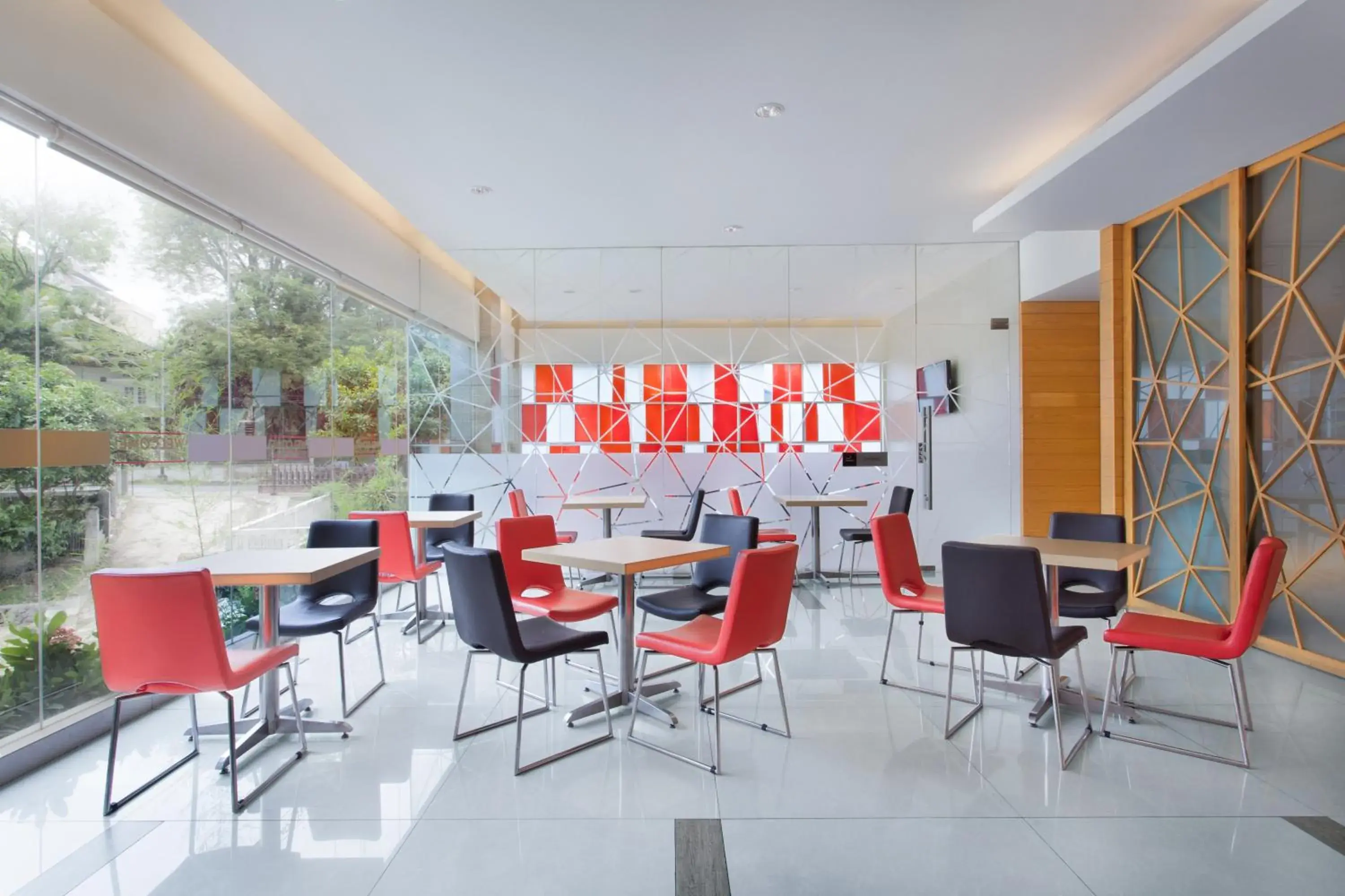 Restaurant/Places to Eat in Ibis Balikpapan Hotel