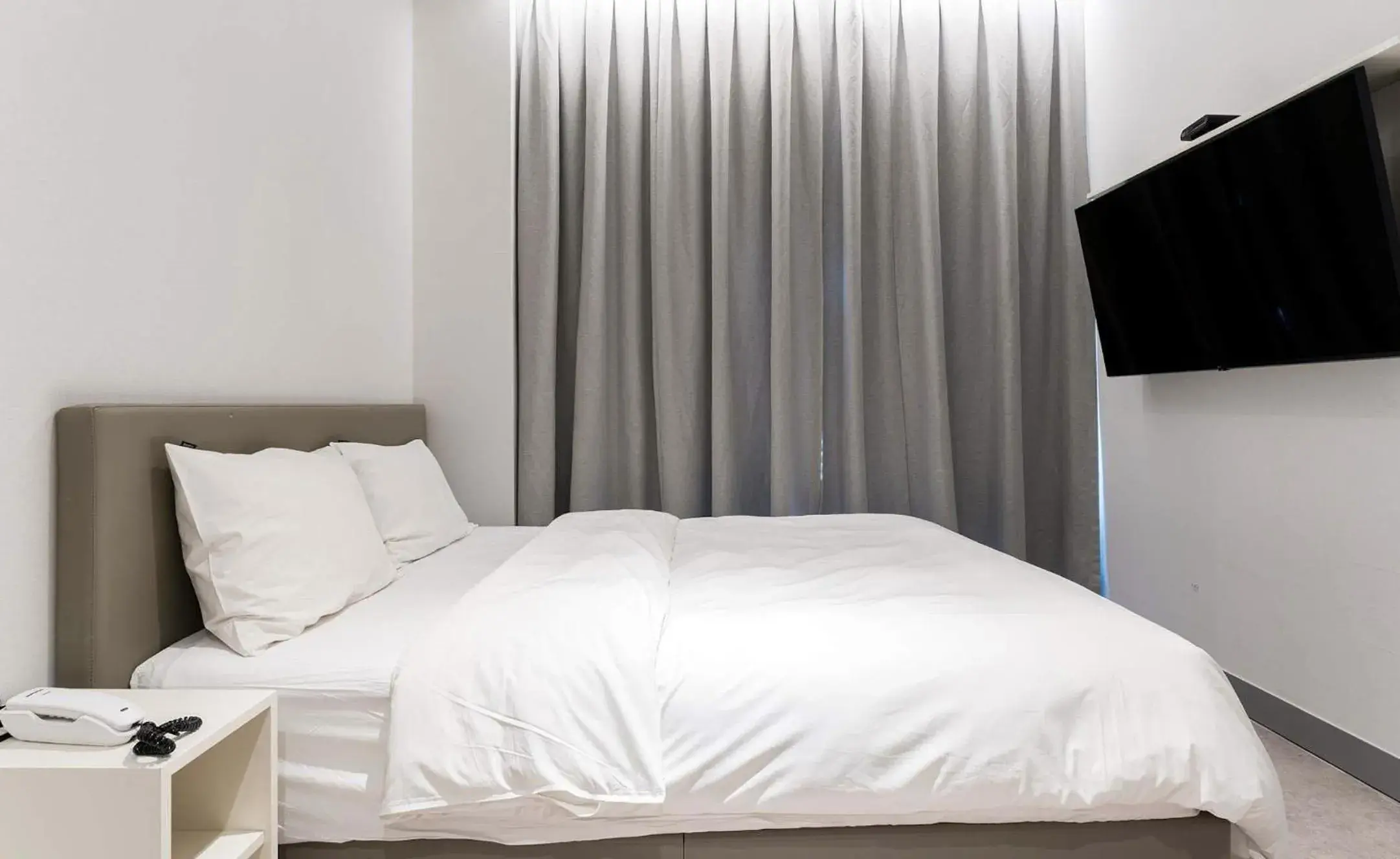 Bed in H Avenue Hotel Idae Sinchon