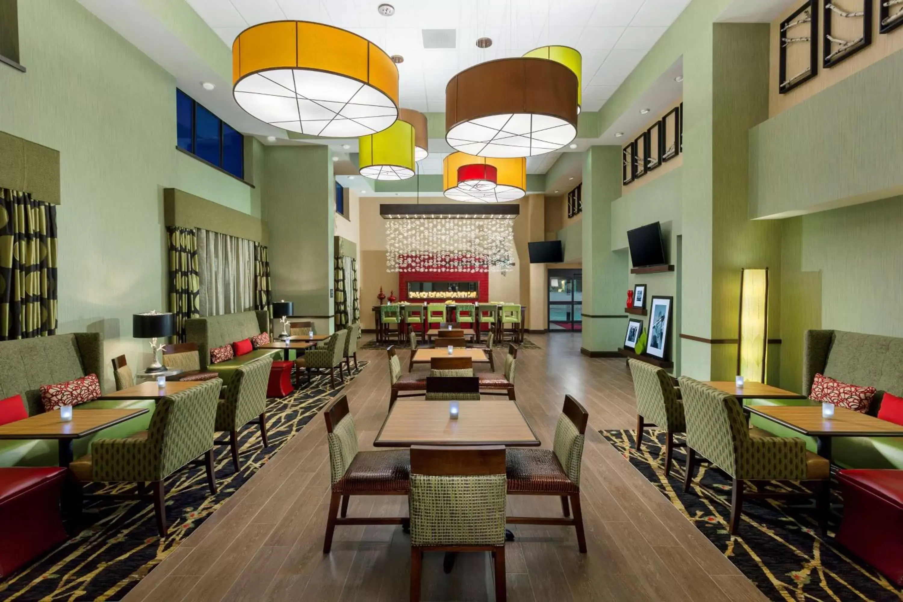 Lobby or reception, Restaurant/Places to Eat in Hampton Inn & Suites Williamsport - Faxon Exit