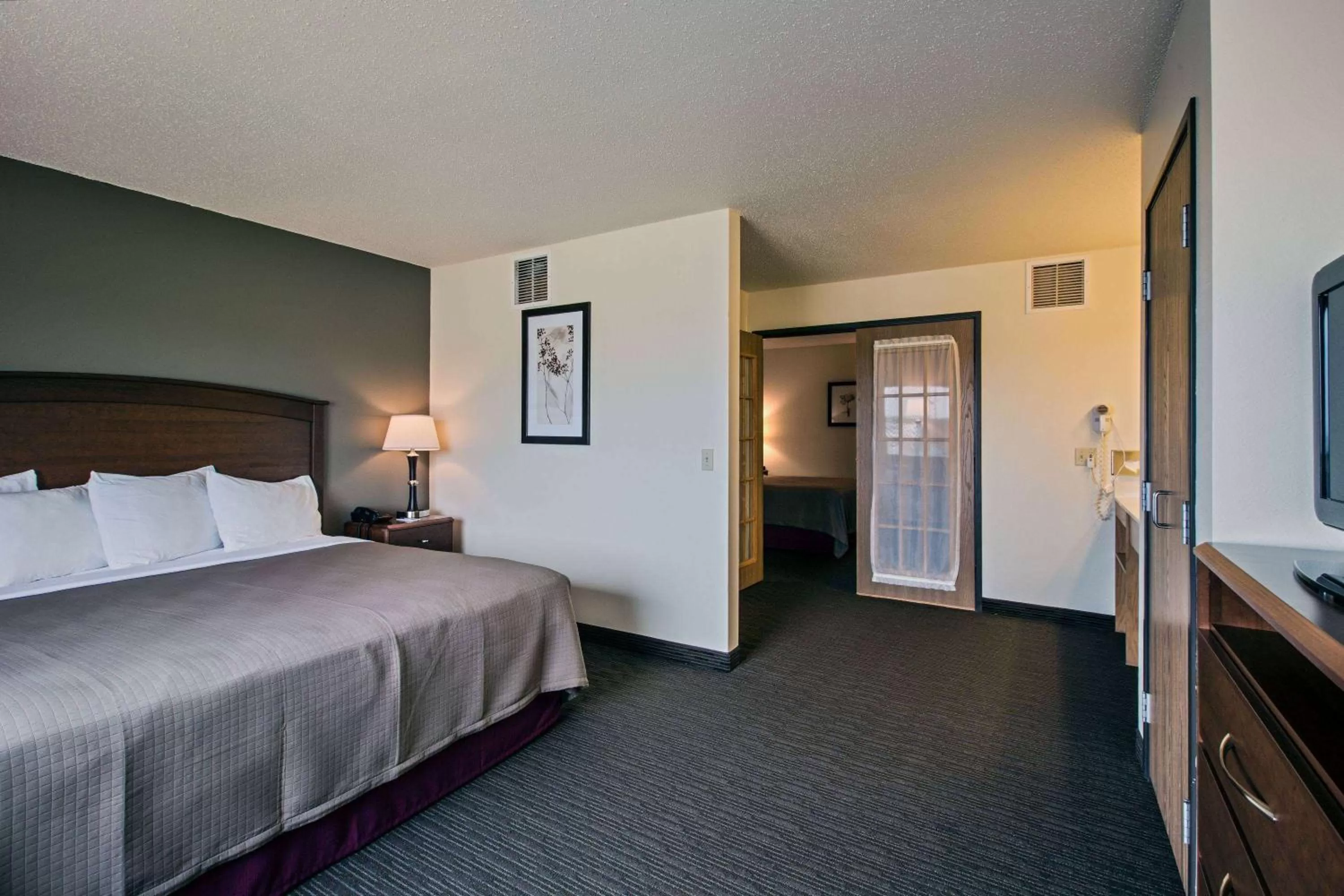Photo of the whole room, Bed in AmericInn by Wyndham Grundy Center