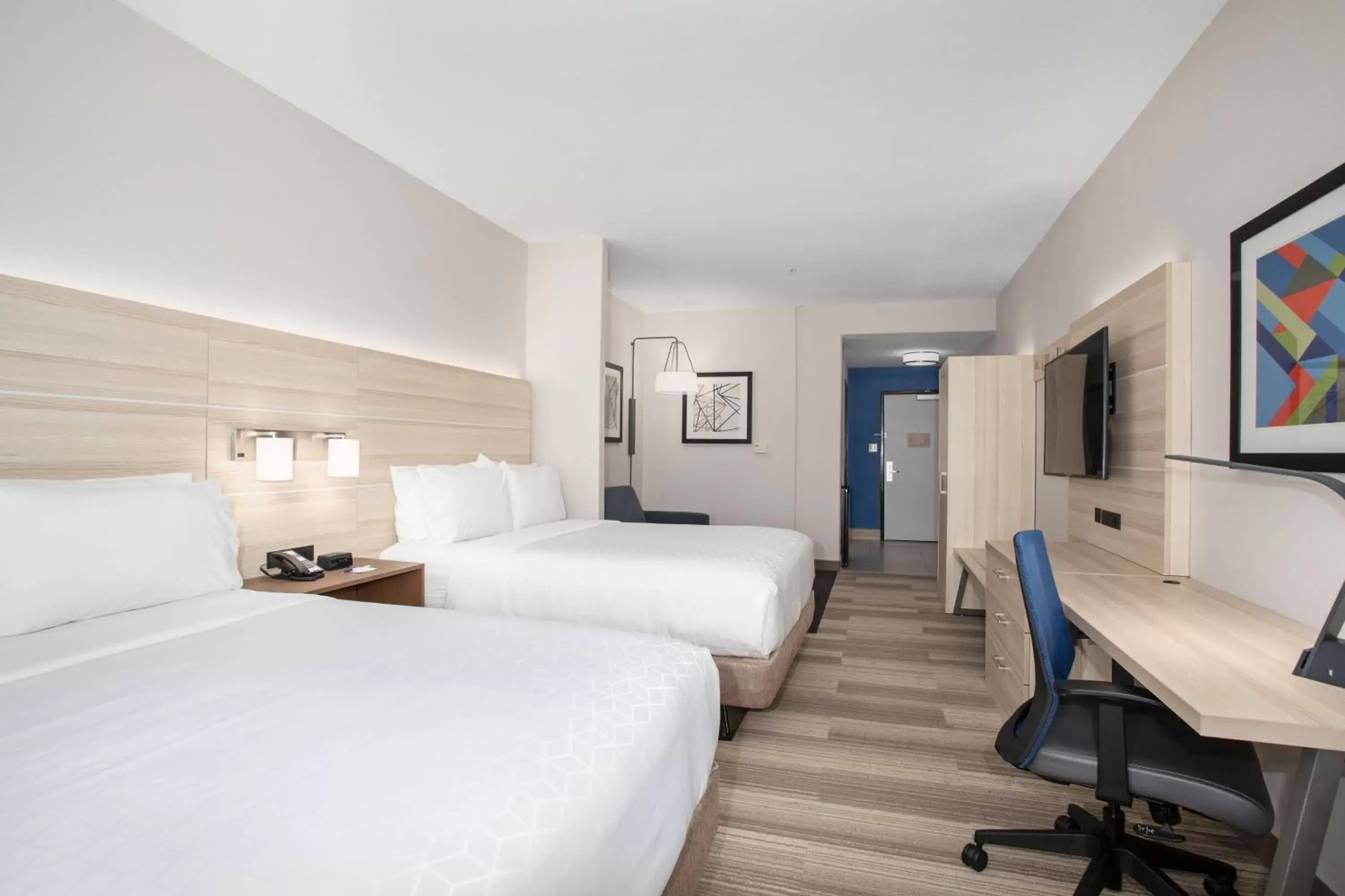 Photo of the whole room, Bed in Holiday Inn Express Hotel & Suites Phoenix-Glendale