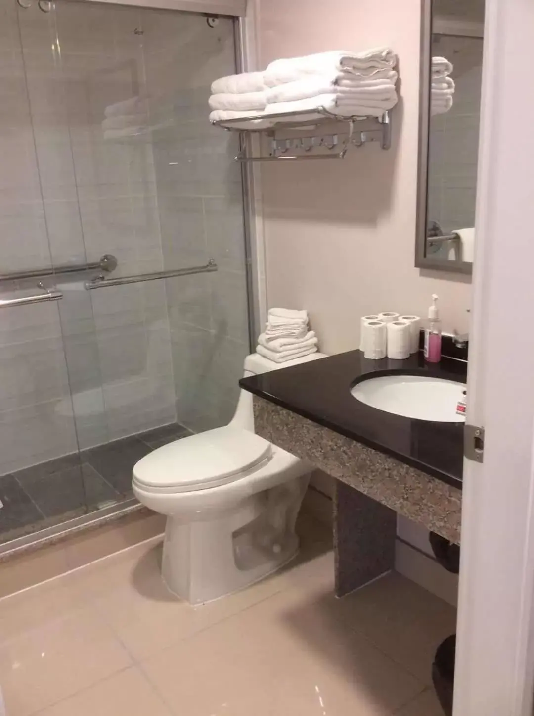Bathroom in Kluane Park Inn