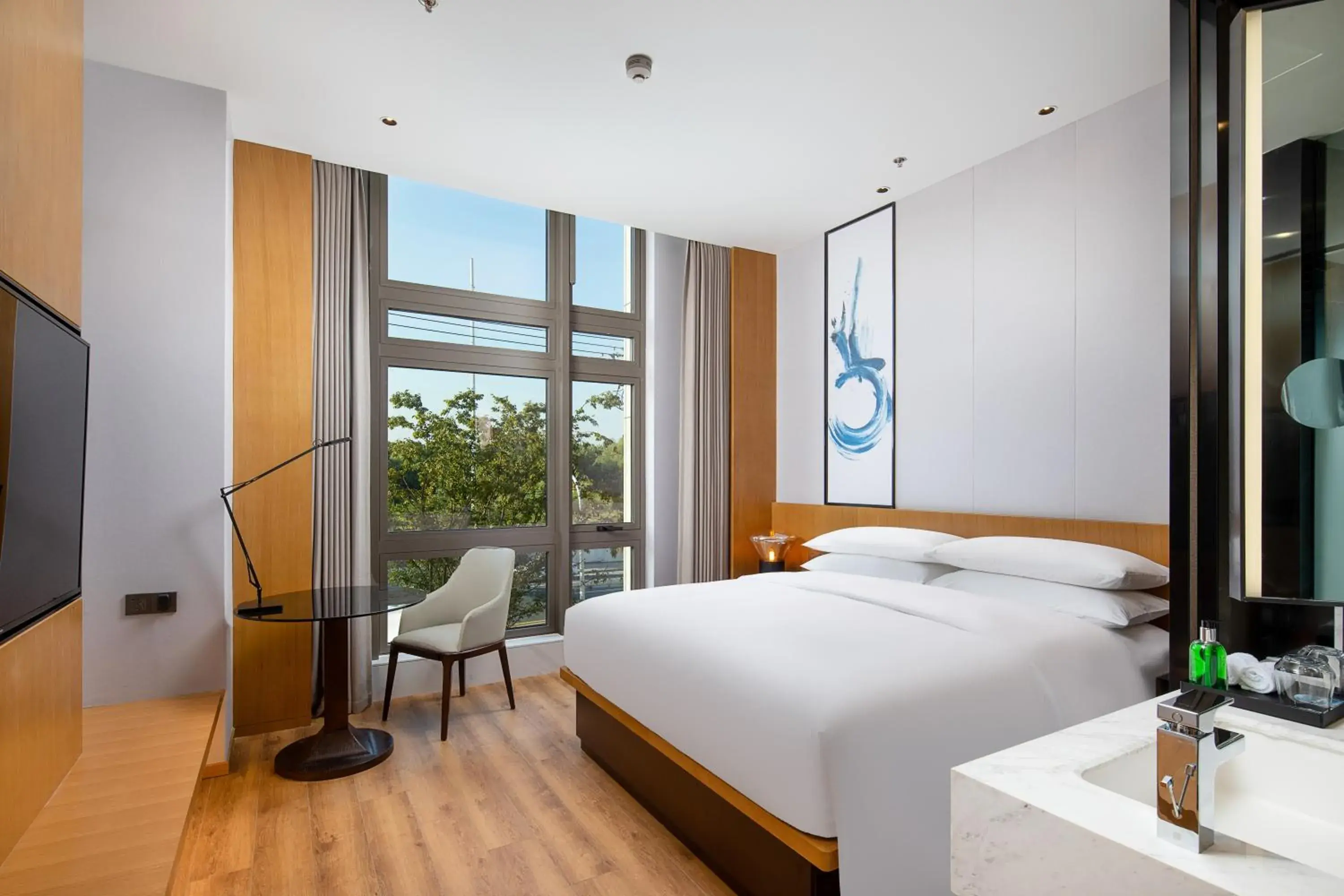 Photo of the whole room, Bed in Fairfield by Marriott Shanghai Hongqiao NECC