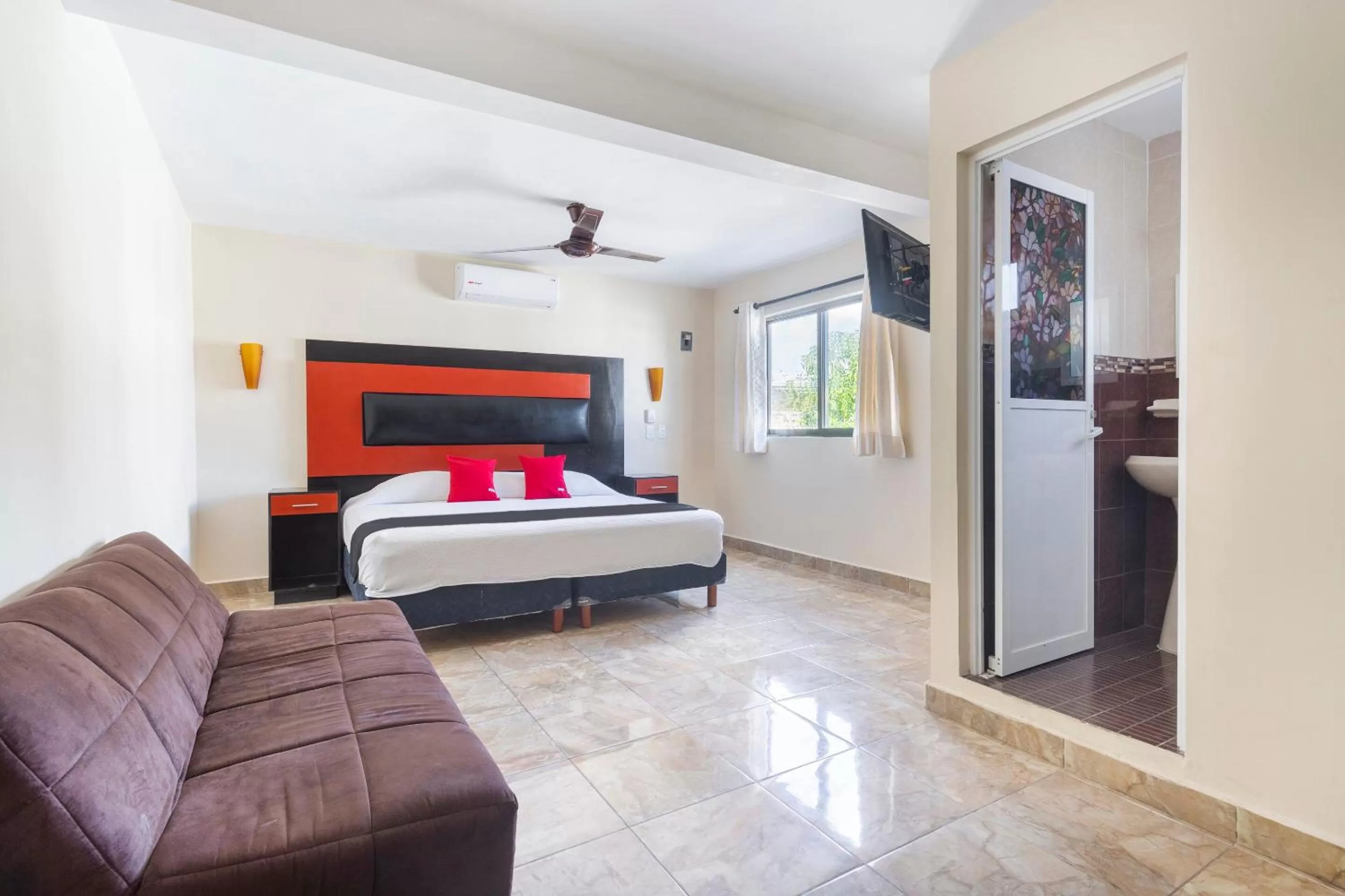 Bedroom, Bed in Hotel Jardín Cancún