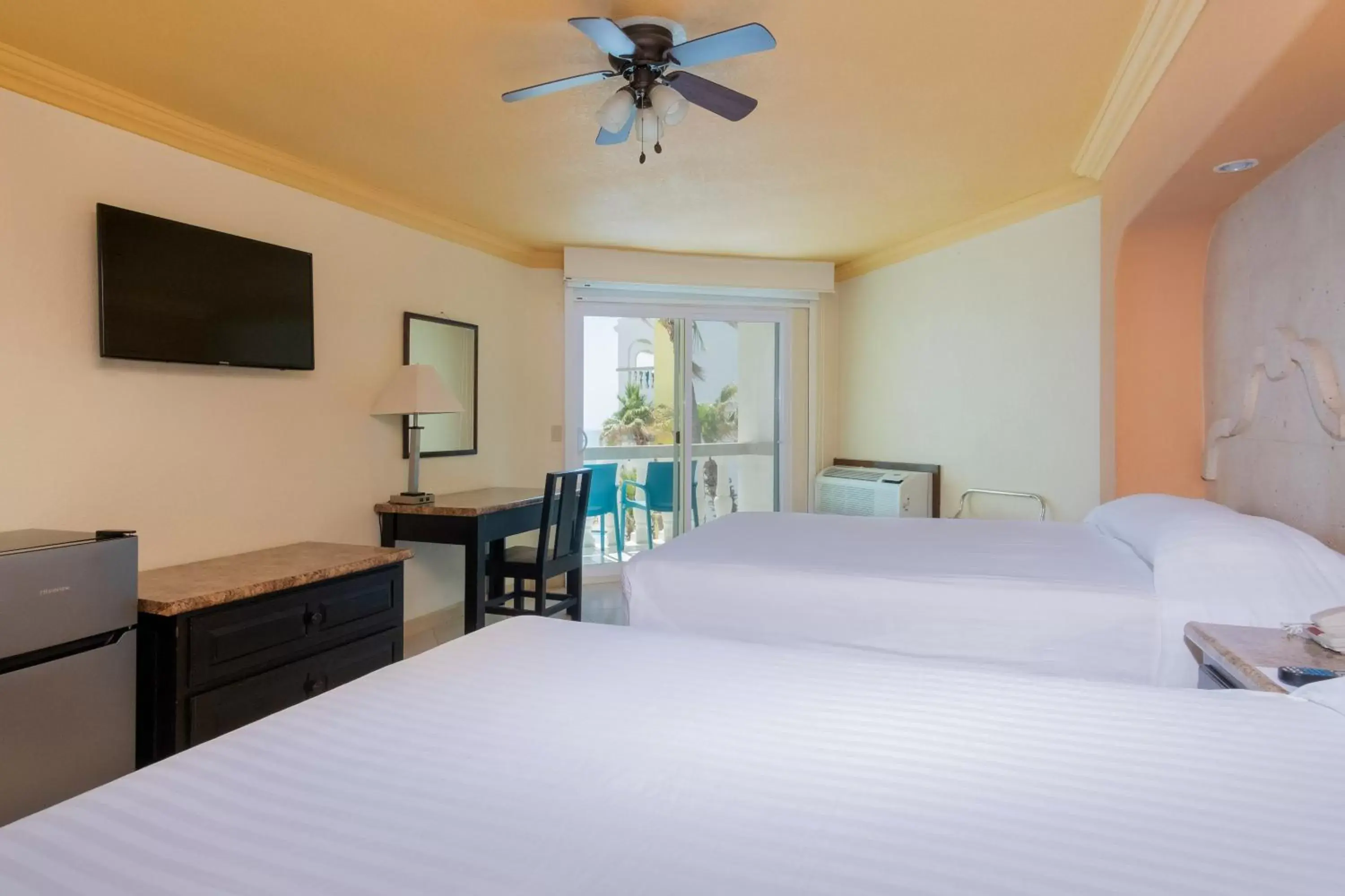 Bed in Hotel Playa Bonita Resort