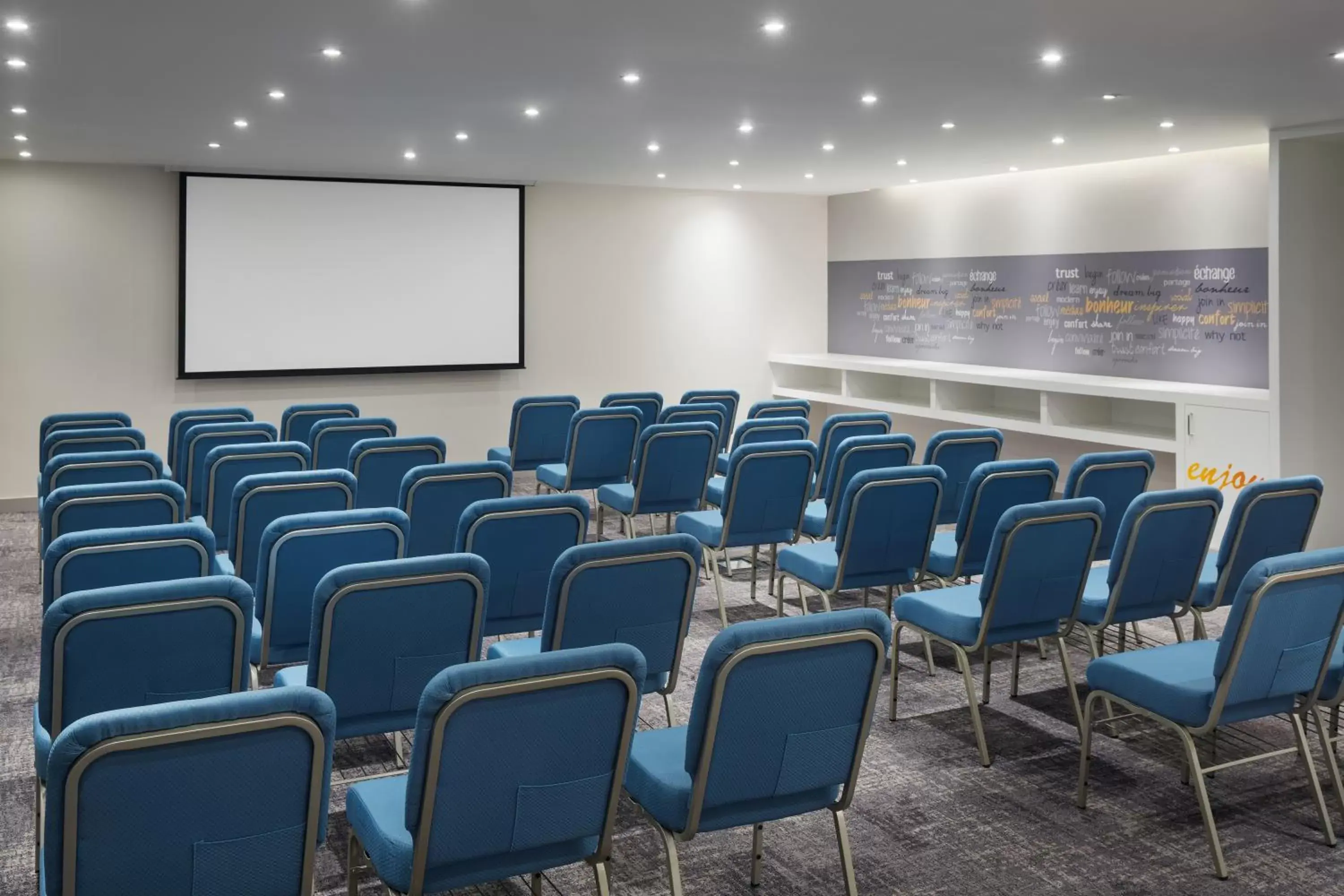 Meeting/conference room in Adagio Aparthotel Jeddah Malik Road