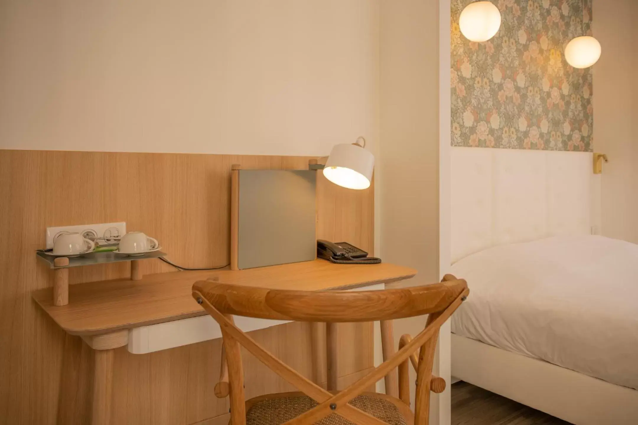 Bedroom, Bed in CALM Appart' & Hostel