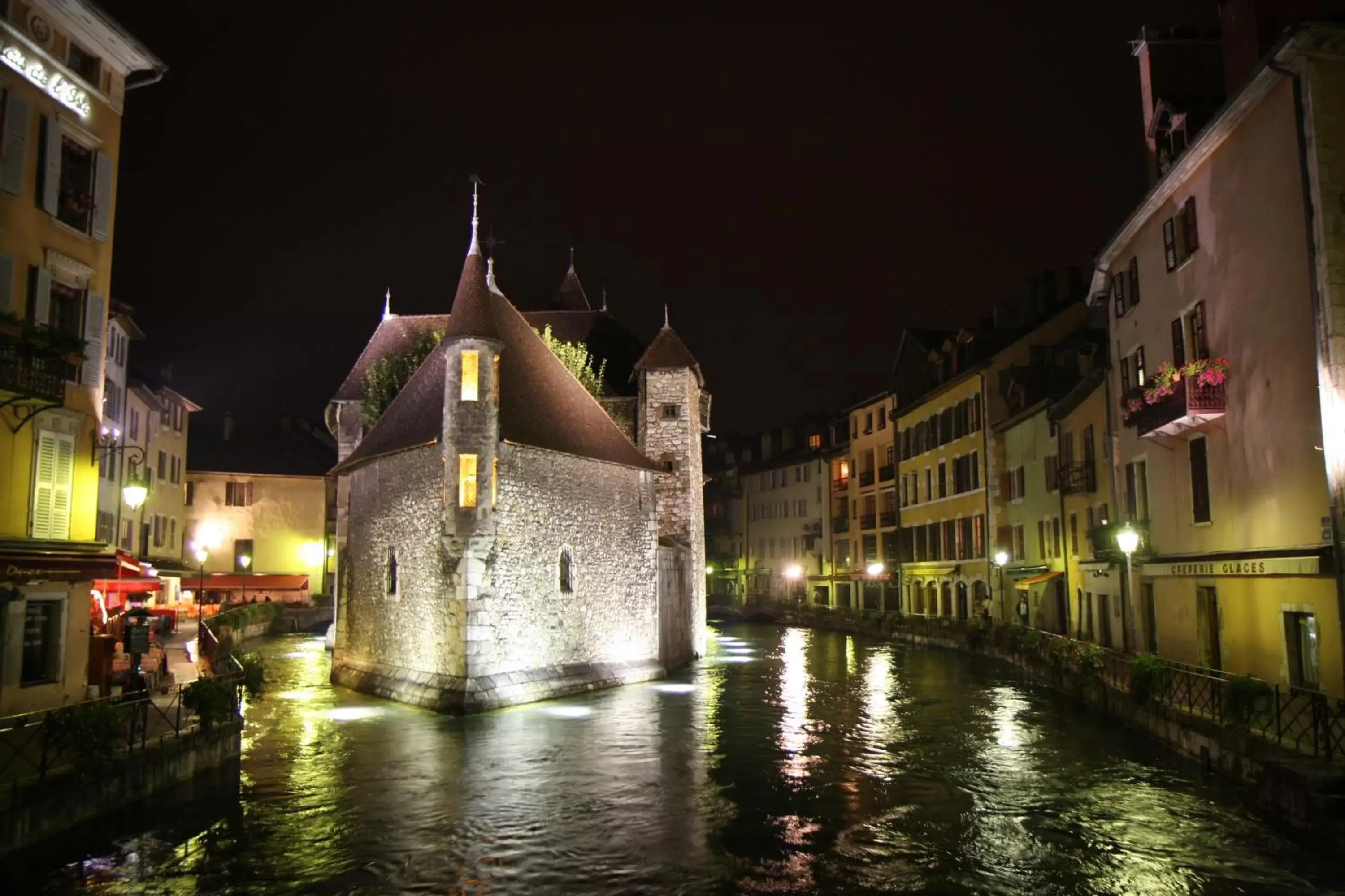 Neighbourhood, Neighborhood in Novotel Annecy Centre Atria