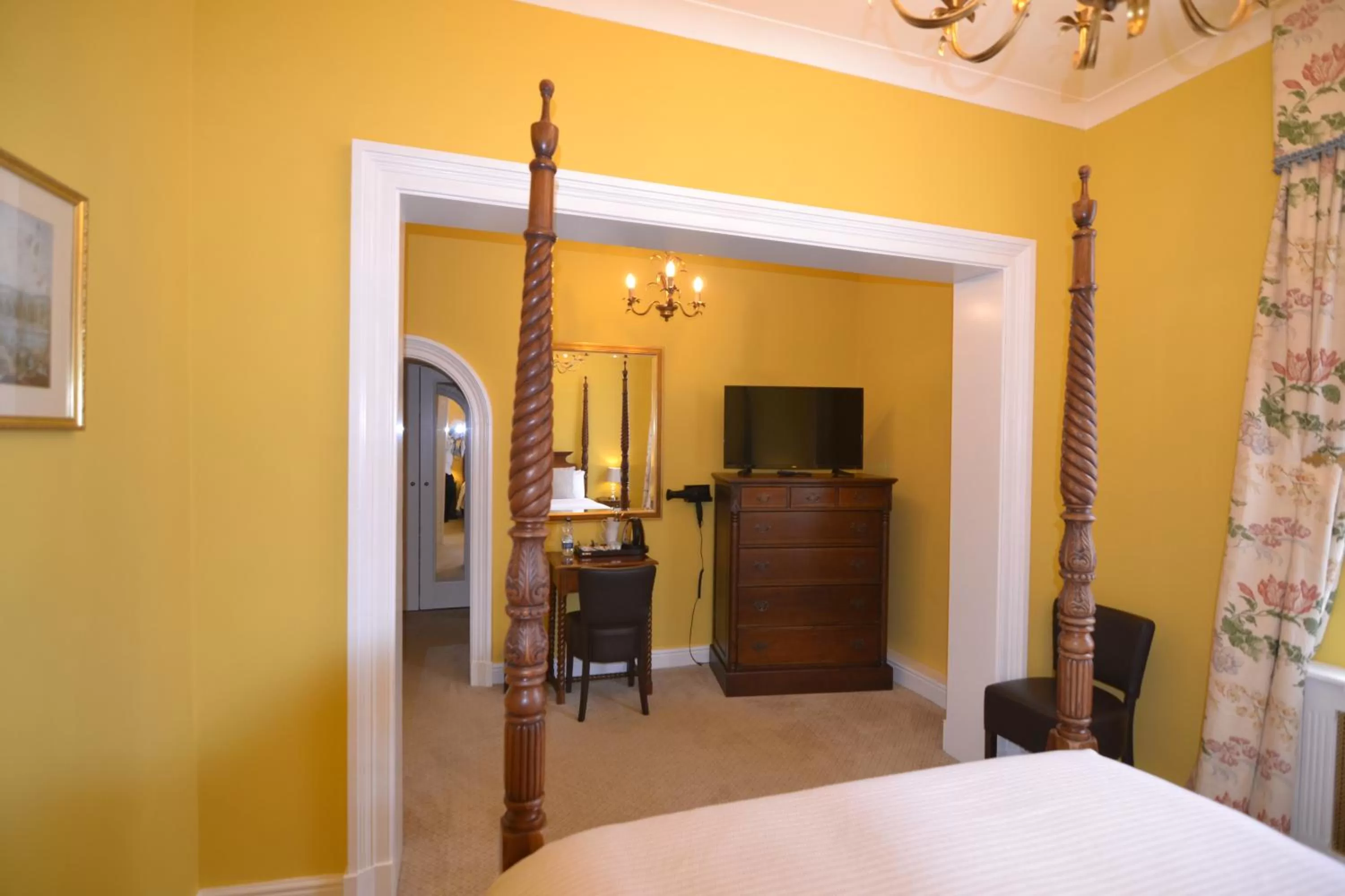 Bed in Angel and Royal Hotel