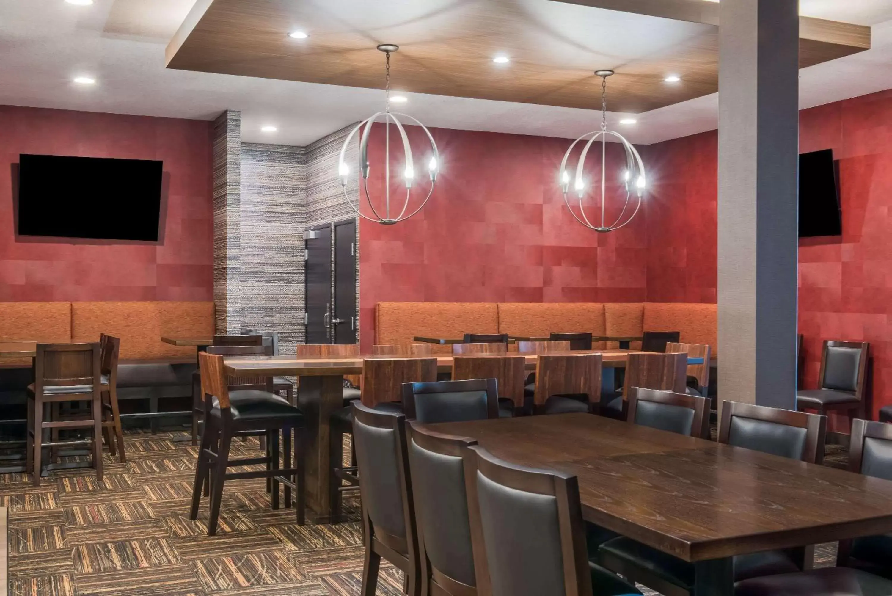 Restaurant/Places to Eat in Ramada by Wyndham Grand Forks