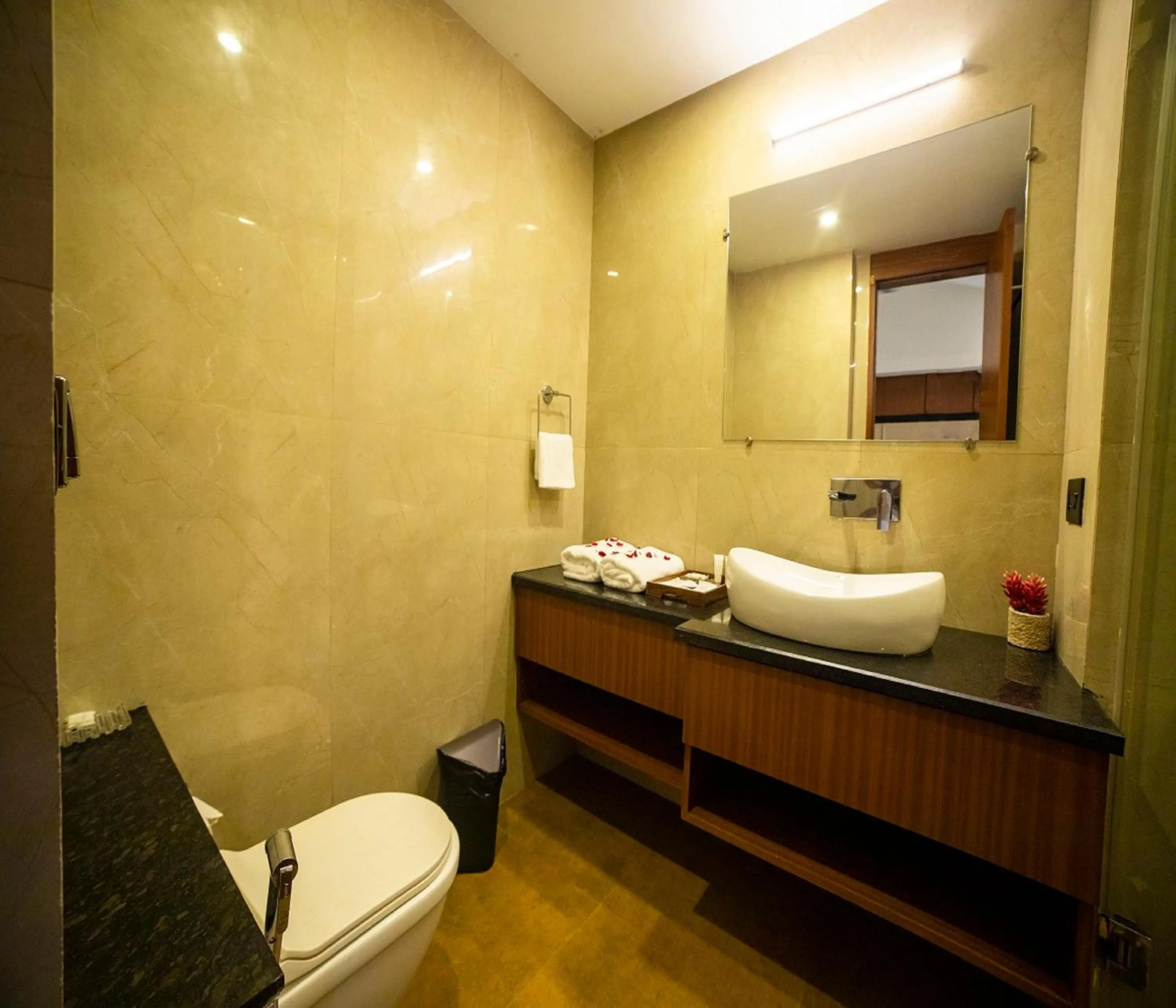 Toilet in HUE GUH The Porto Candolim