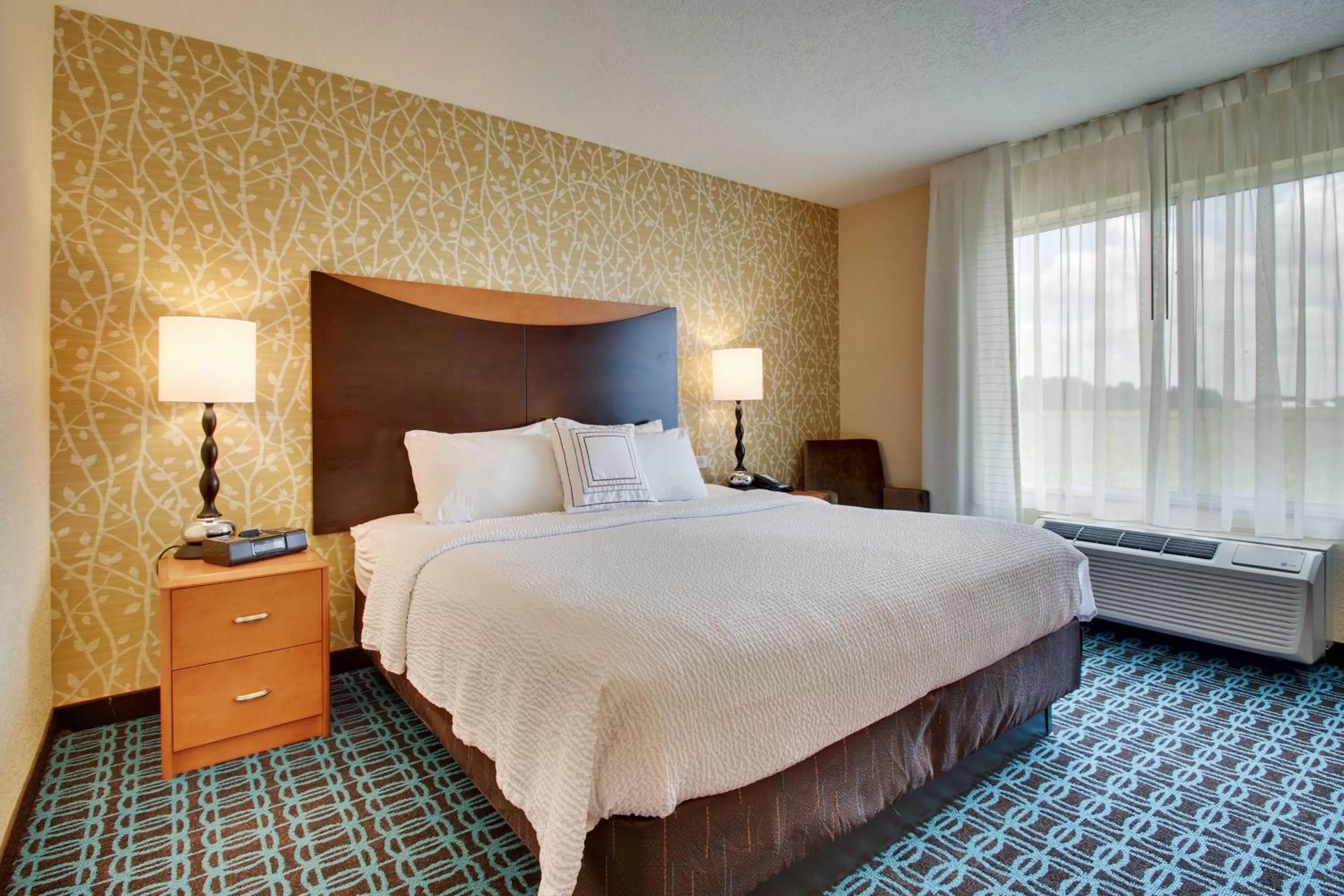 Photo of the whole room, Bed in Fairfield Inn & Suites by Marriott Ottawa Starved Rock Area