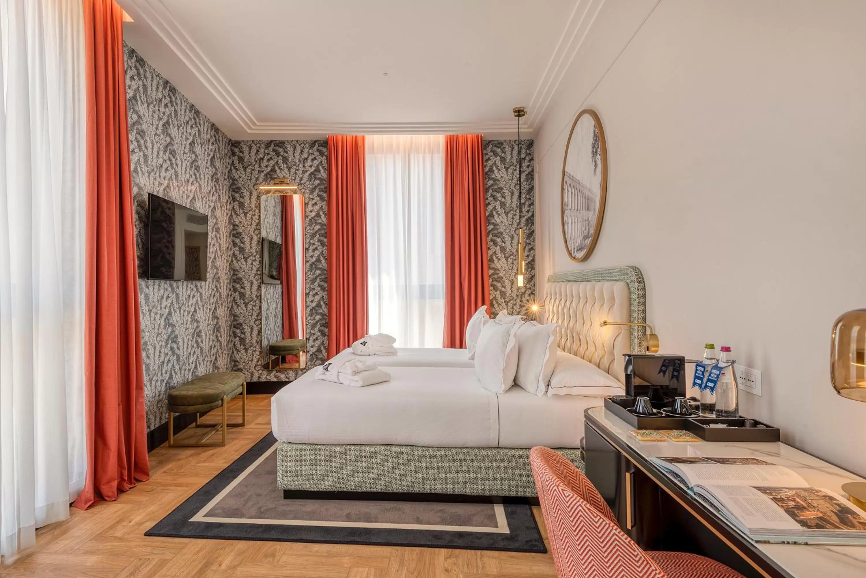 Photo of the whole room, Bed in H10 Palazzo Galla