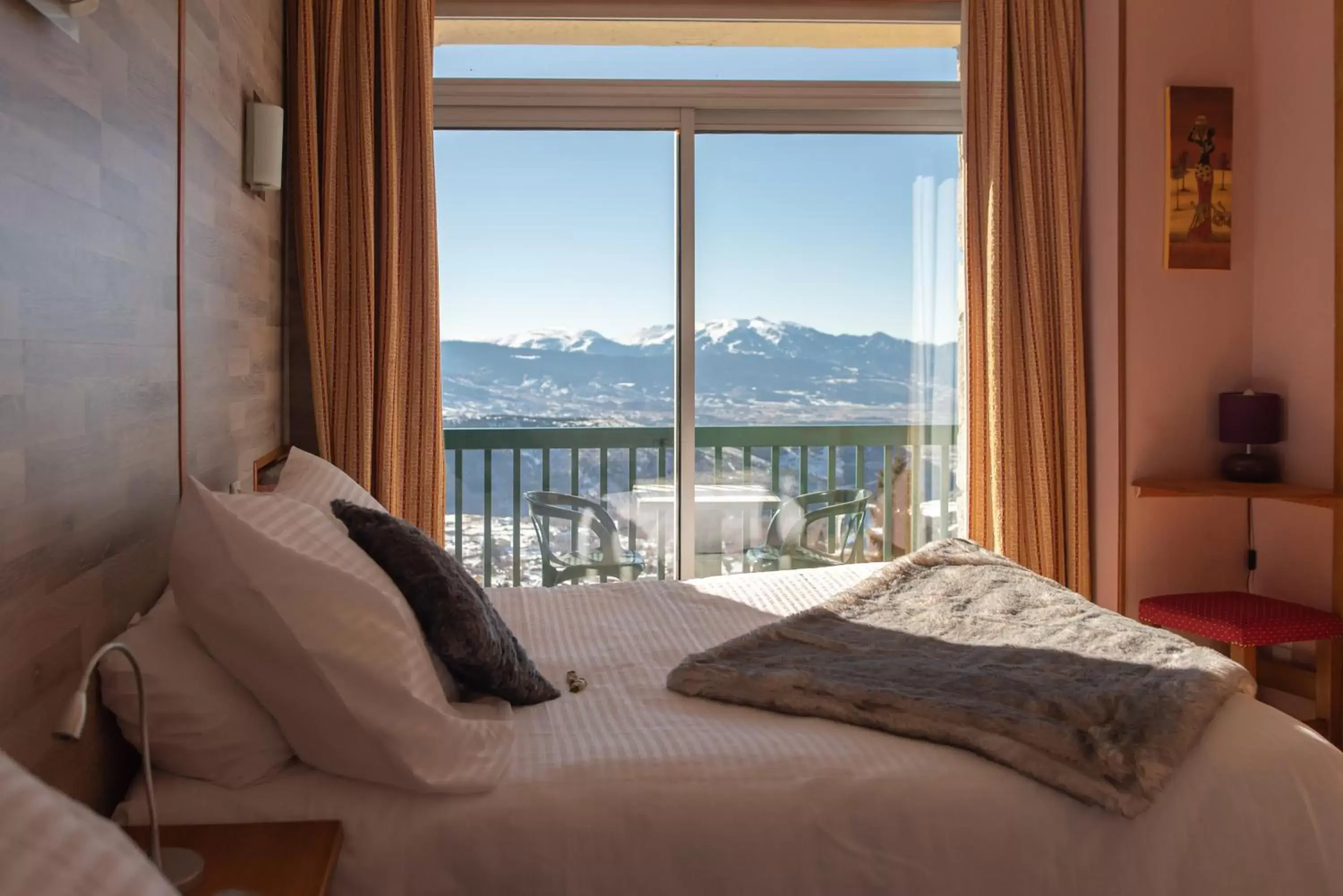 Bedroom, Mountain View in Hotel des Pyrénées