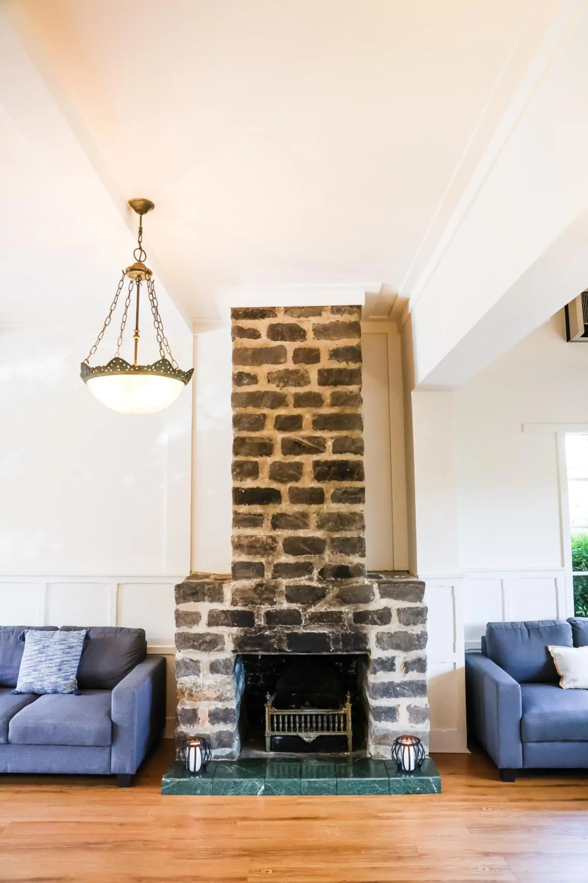 flat iron, Seating Area in Elizabethan Lodge