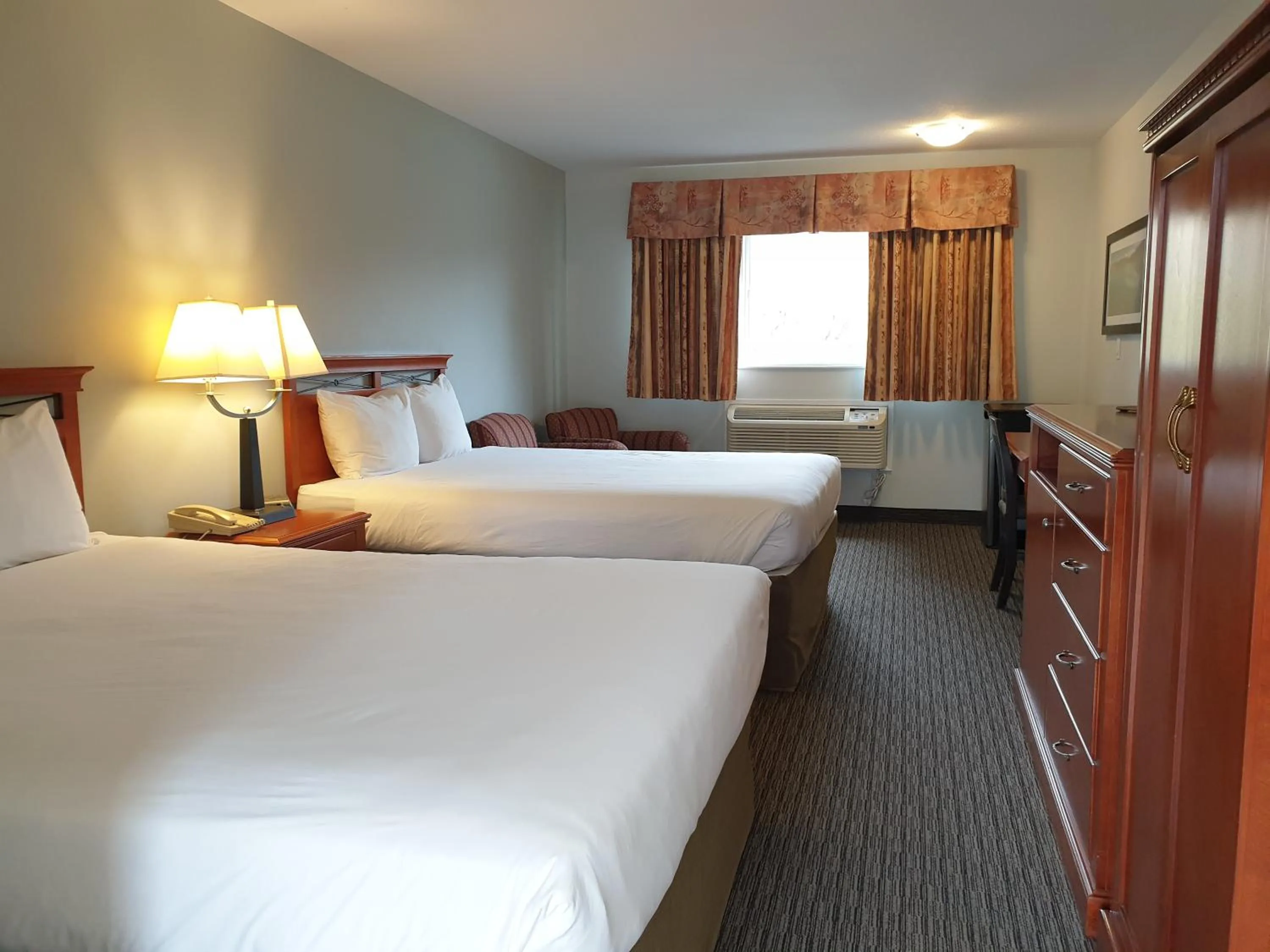Queen Room with Two Queen Beds in Riverland Inn & Suites