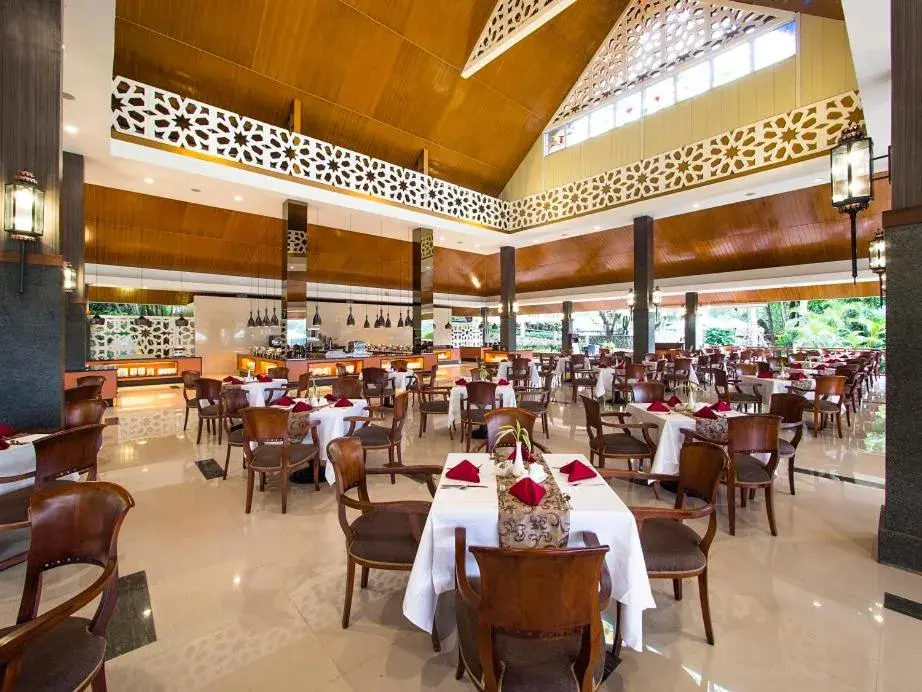 Dining area, Restaurant/Places to Eat in Hotel Puri Asri