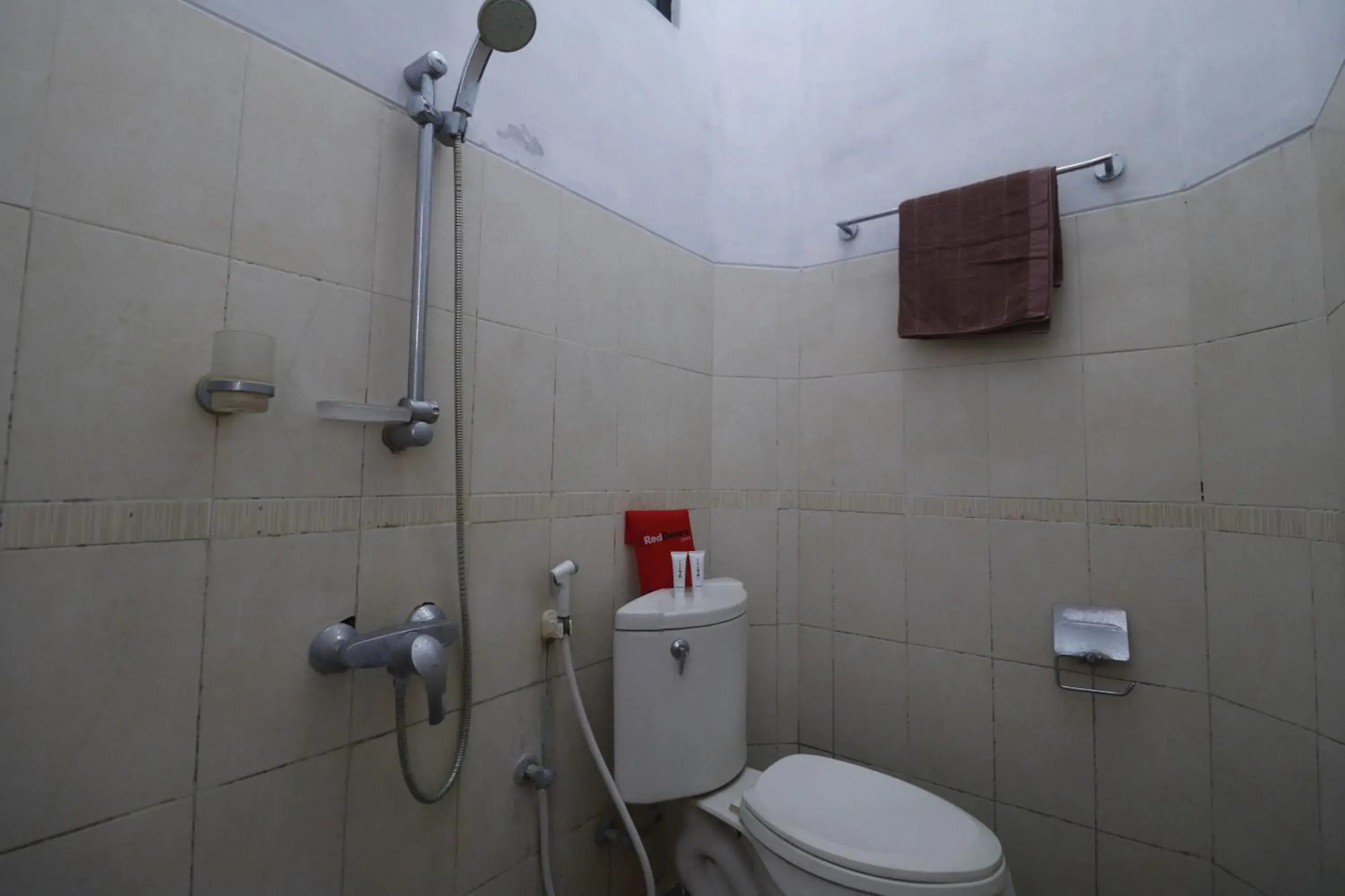 Bathroom in RedDoorz Plus near Undip Tembalang