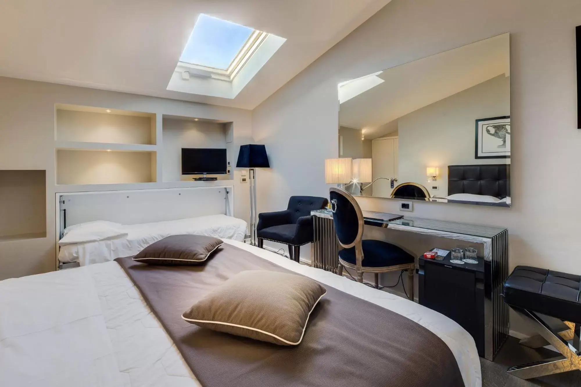 Bed in Hotel Roma Bed in Hotel Roma