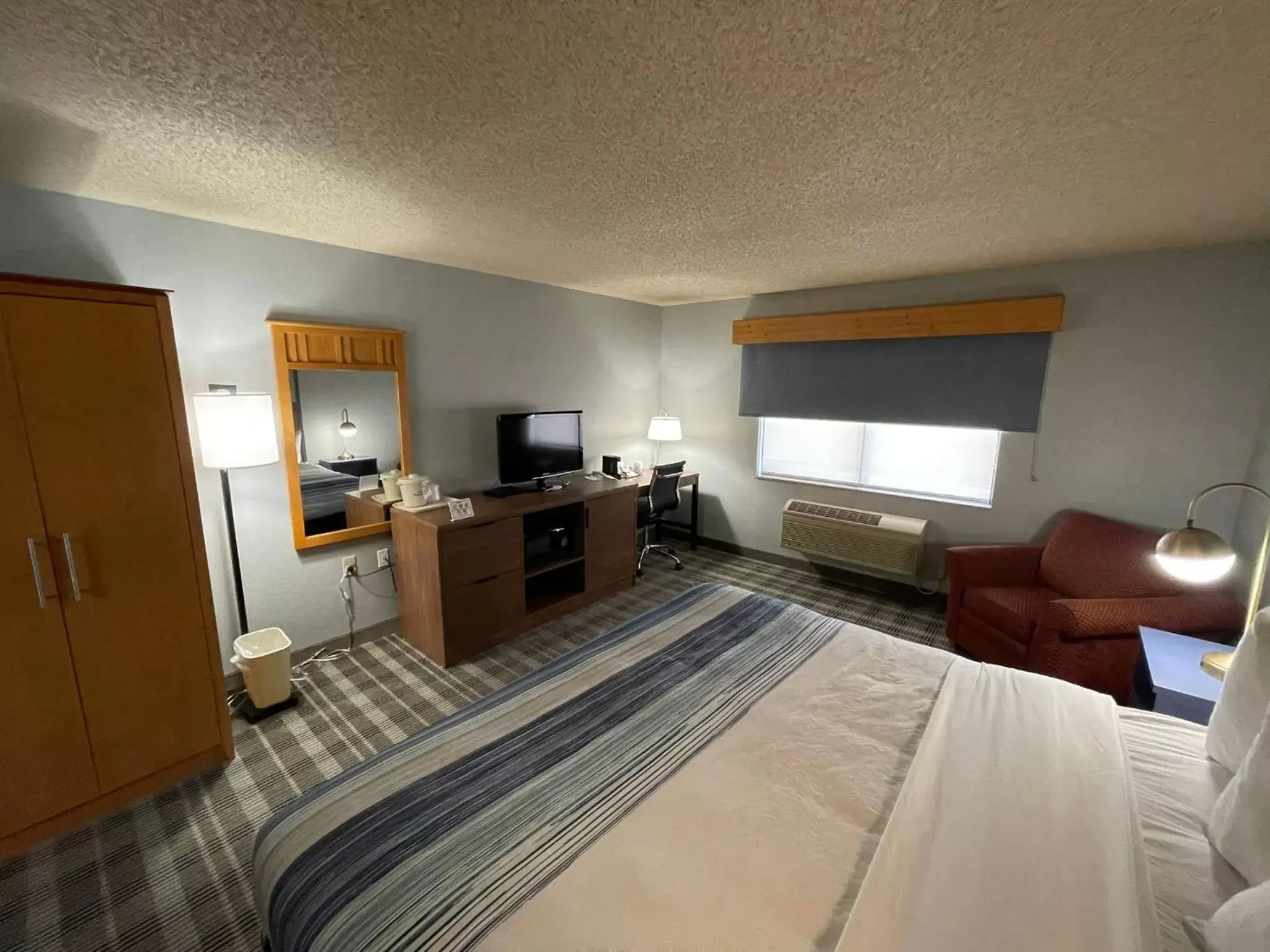 Photo of the whole room, TV/Entertainment Center in AmericInn by Wyndham Sayre