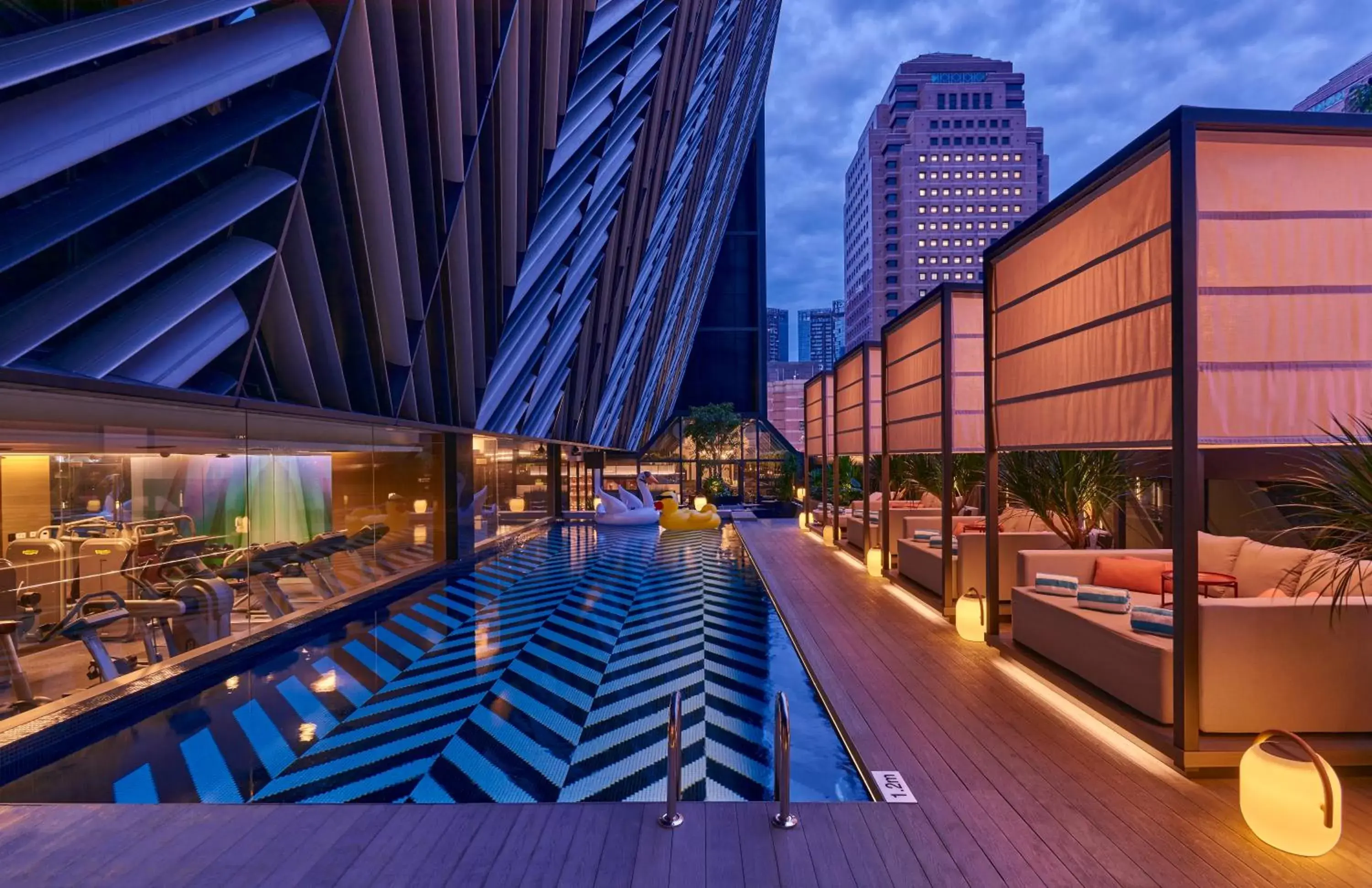 Swimming pool in Pullman Singapore Orchard