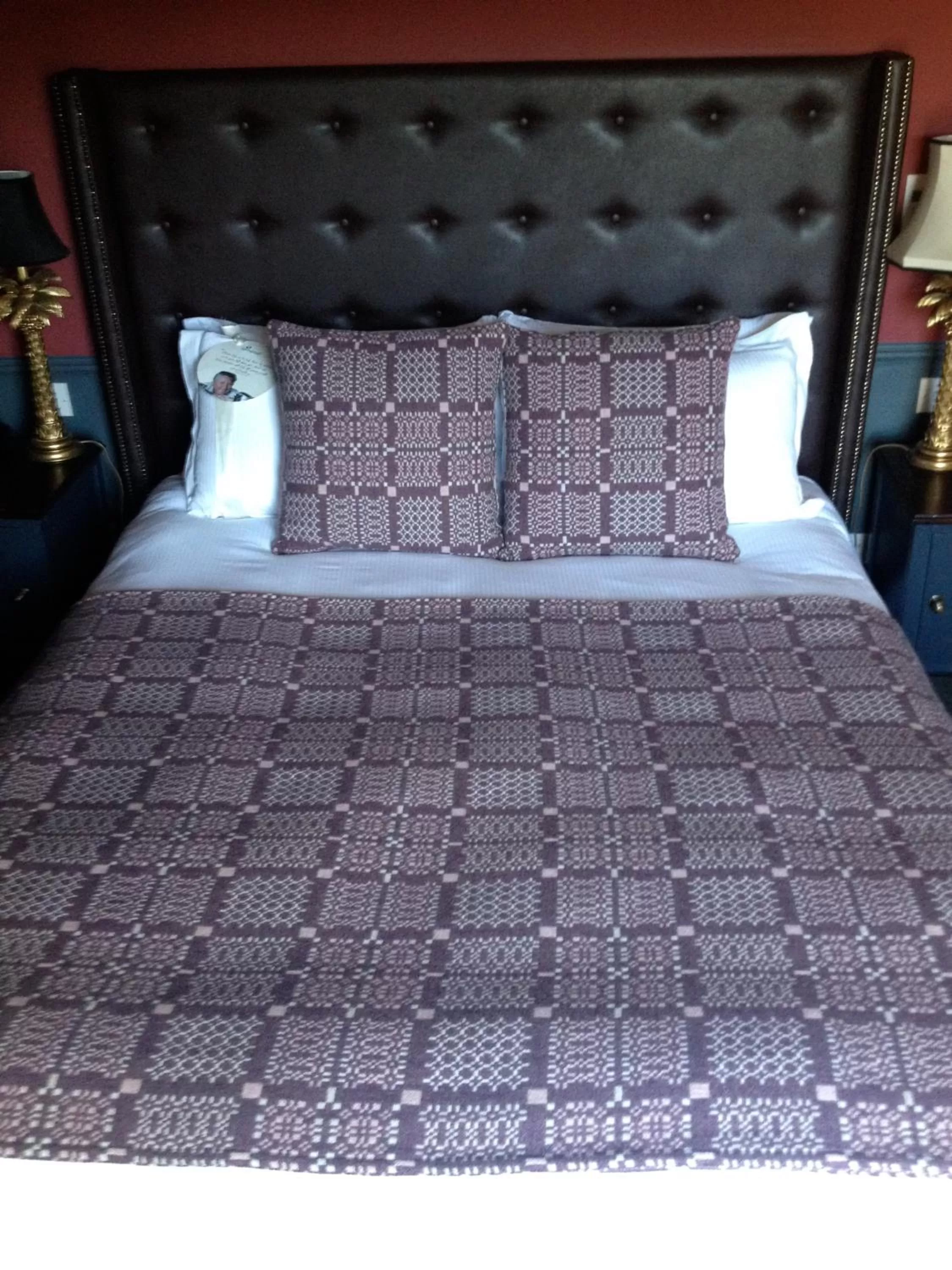 Bed in The Crown And Thistle, Abingdon