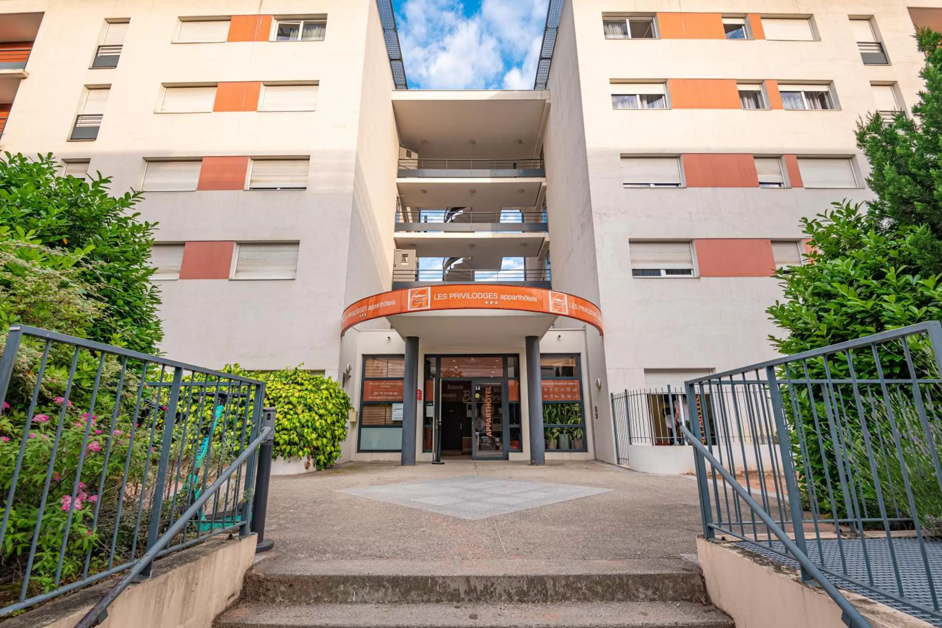 Facade/entrance, Property Building in Privilodges Lyon