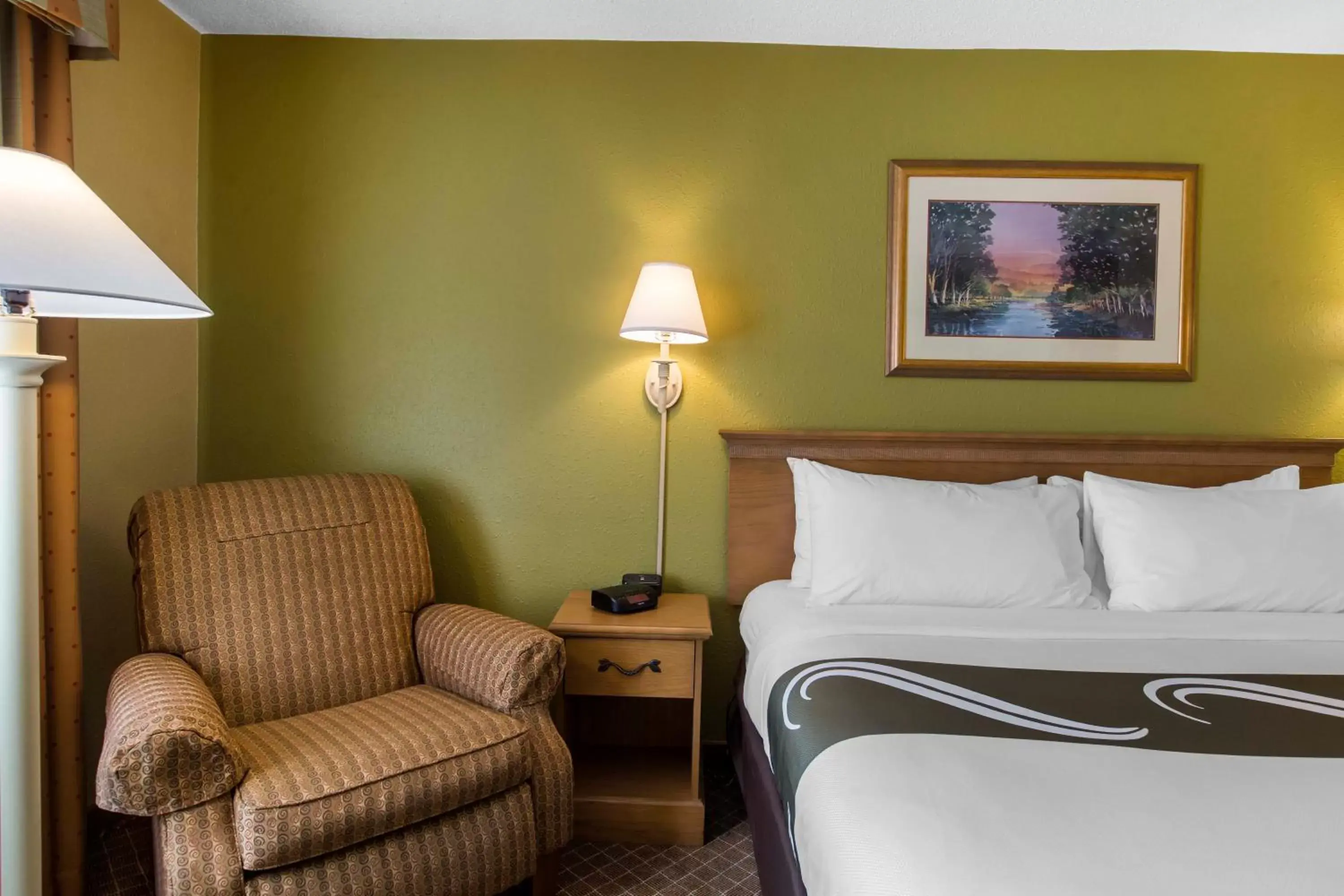 King Room - Disability Access/Non-Smoking in Quality Inn Perrysburg