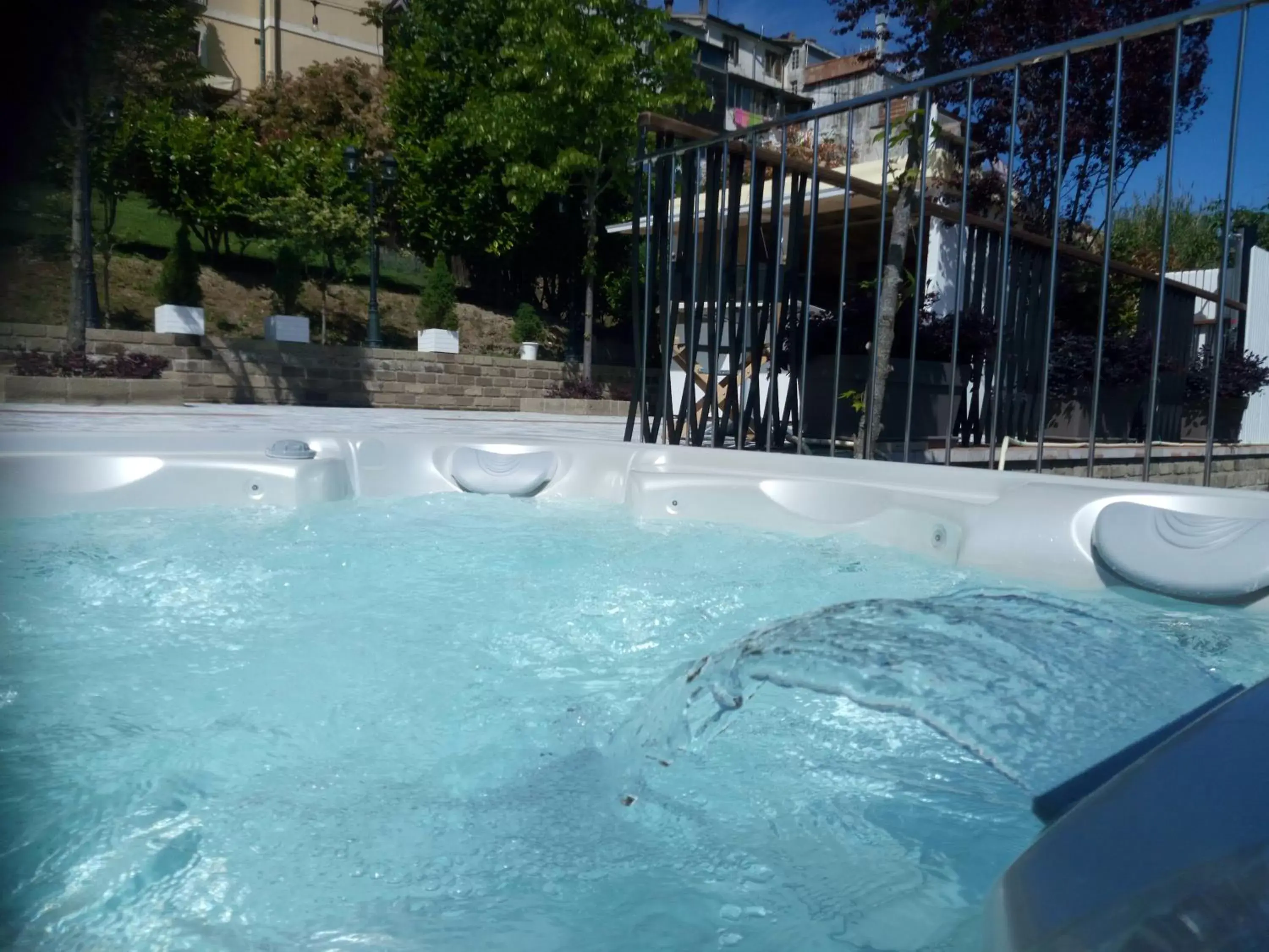 Open Air Bath, Swimming Pool in Albergo Diffuso - Il Poggetto tra Urbino & San Marino