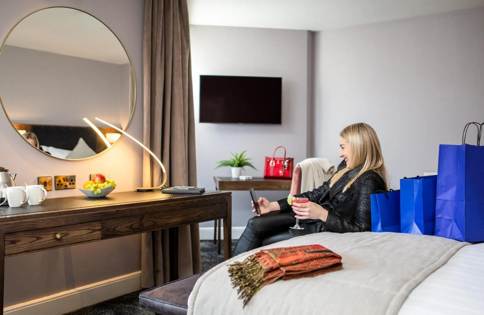 Bedroom, Bed in Dublin Skylon Hotel