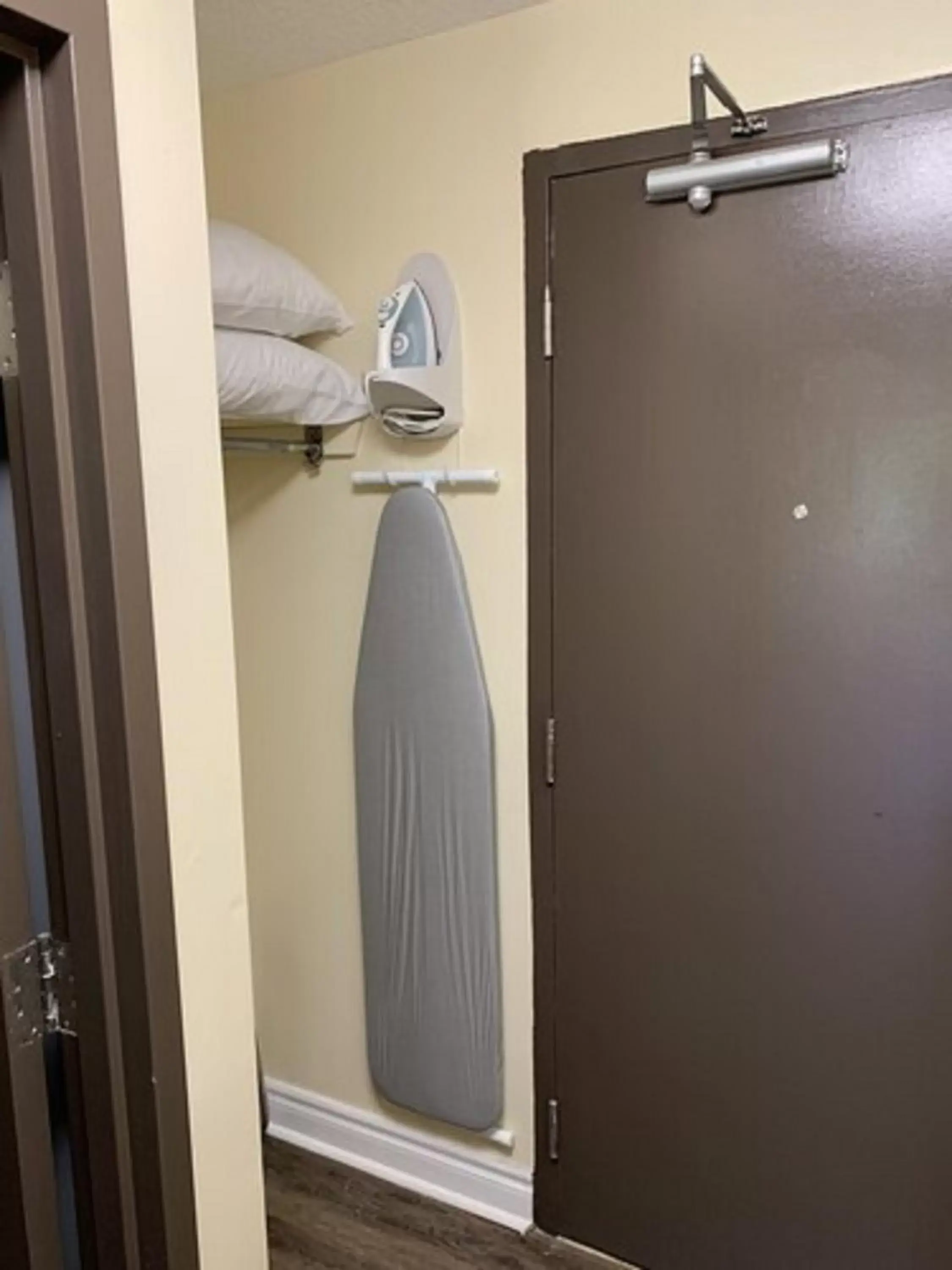 Area and facilities, Bathroom in SureStay Hotel by Best Western Kemptville