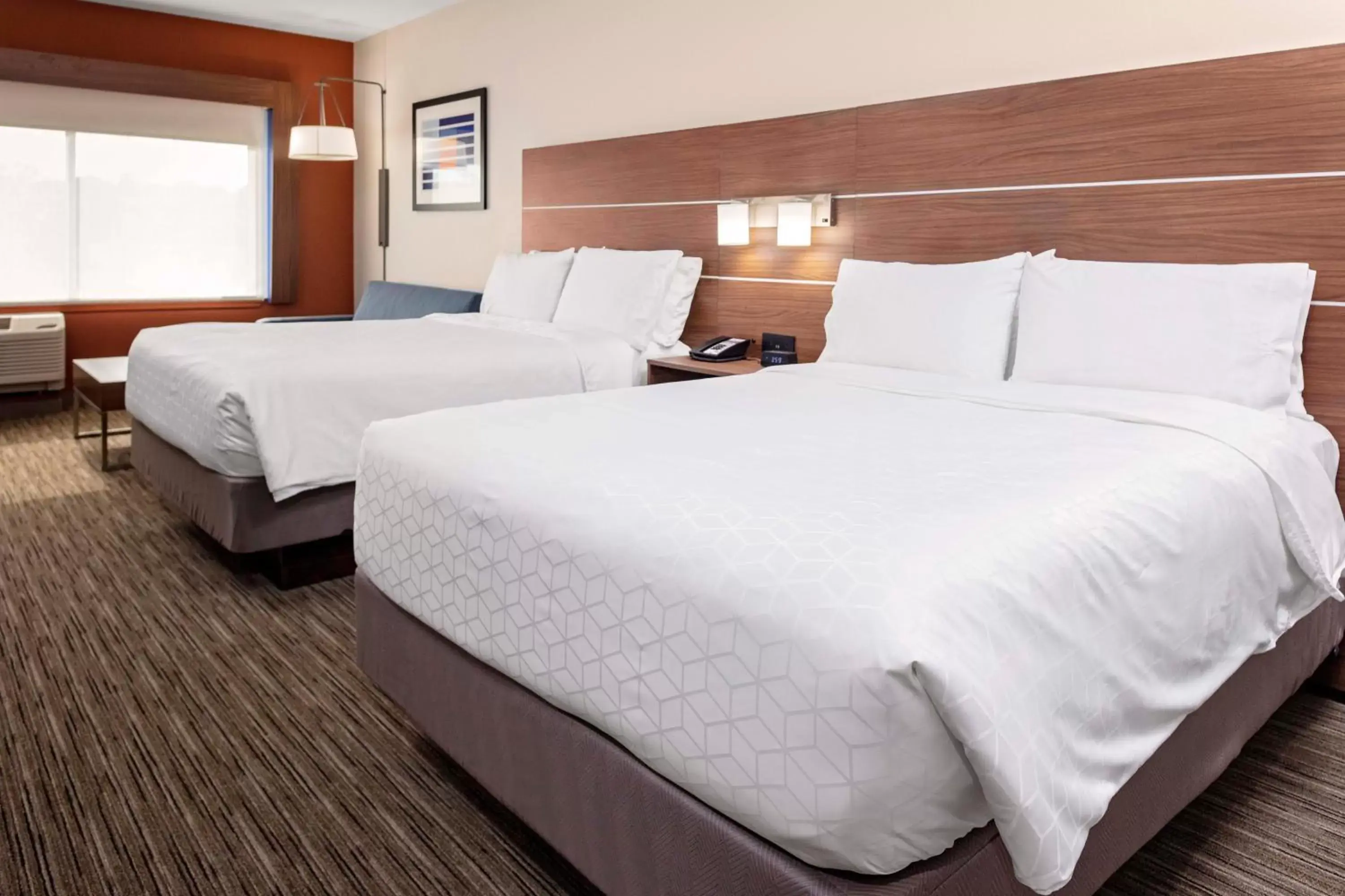 Photo of the whole room, Bed in Holiday Inn Express & Suites - Madison, an IHG Hotel