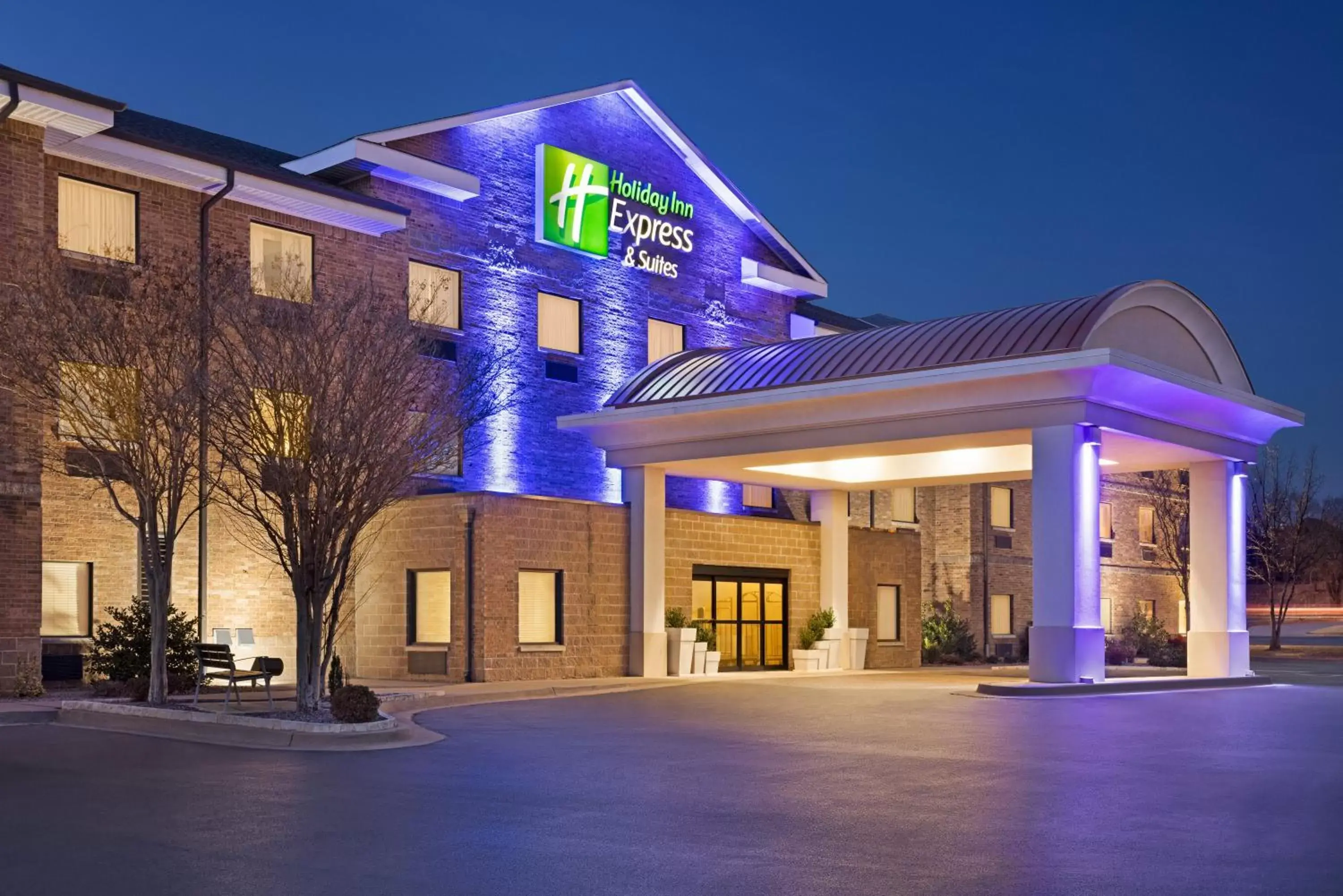 Property Building in Holiday Inn Express Hotel & Suites Edmond, an IHG Hotel