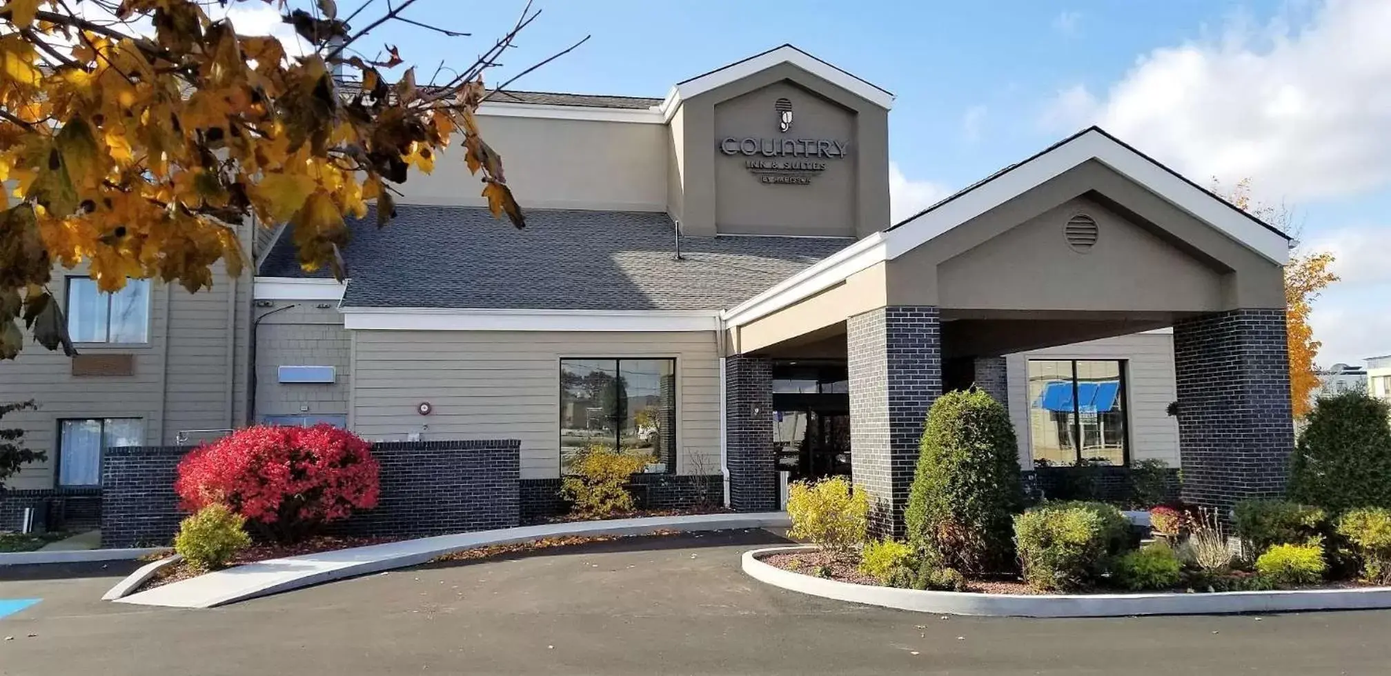 Property Building in Country Inn & Suites by Radisson, Erie, PA