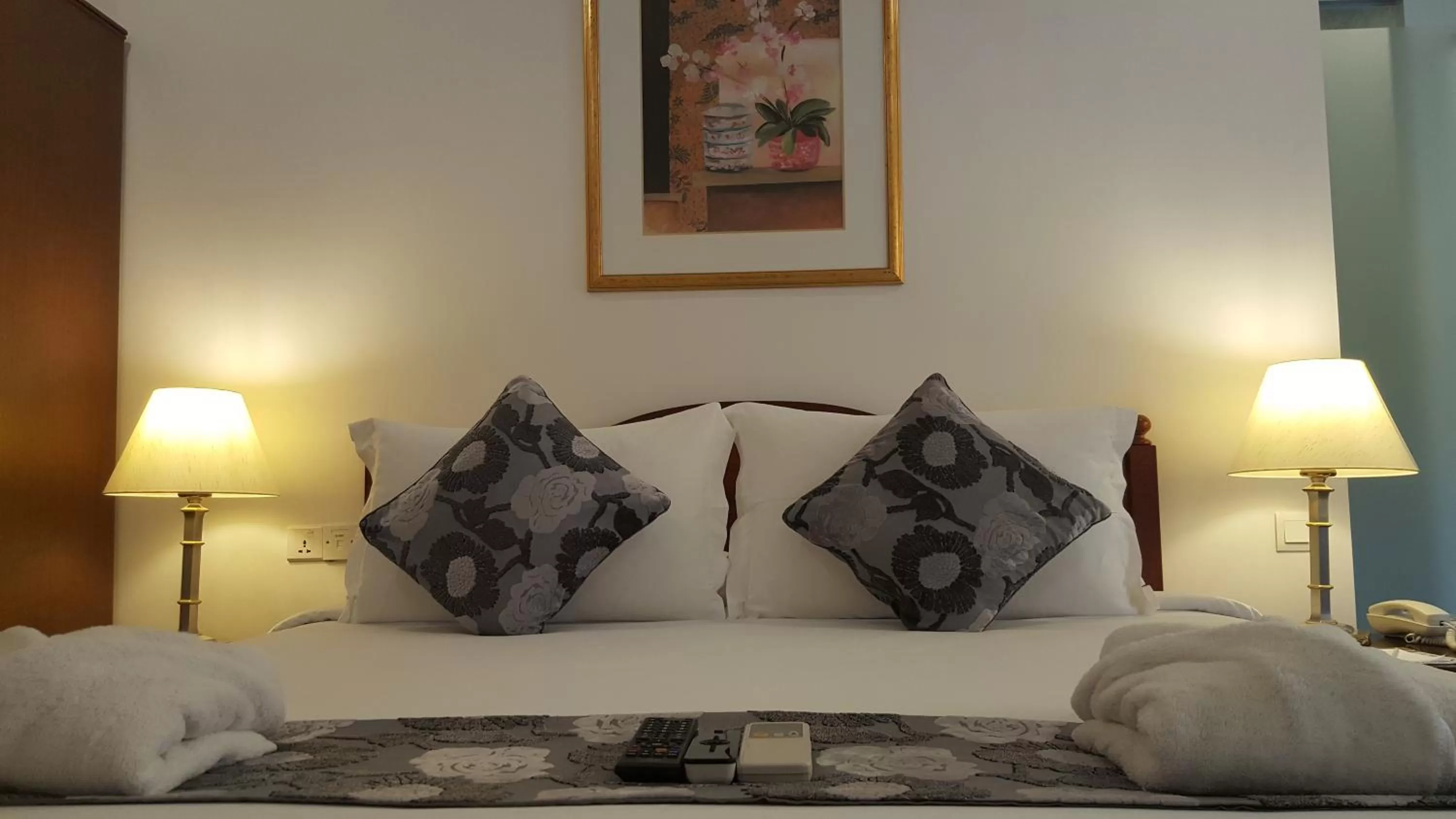 Bed in Heeren Straits Hotel