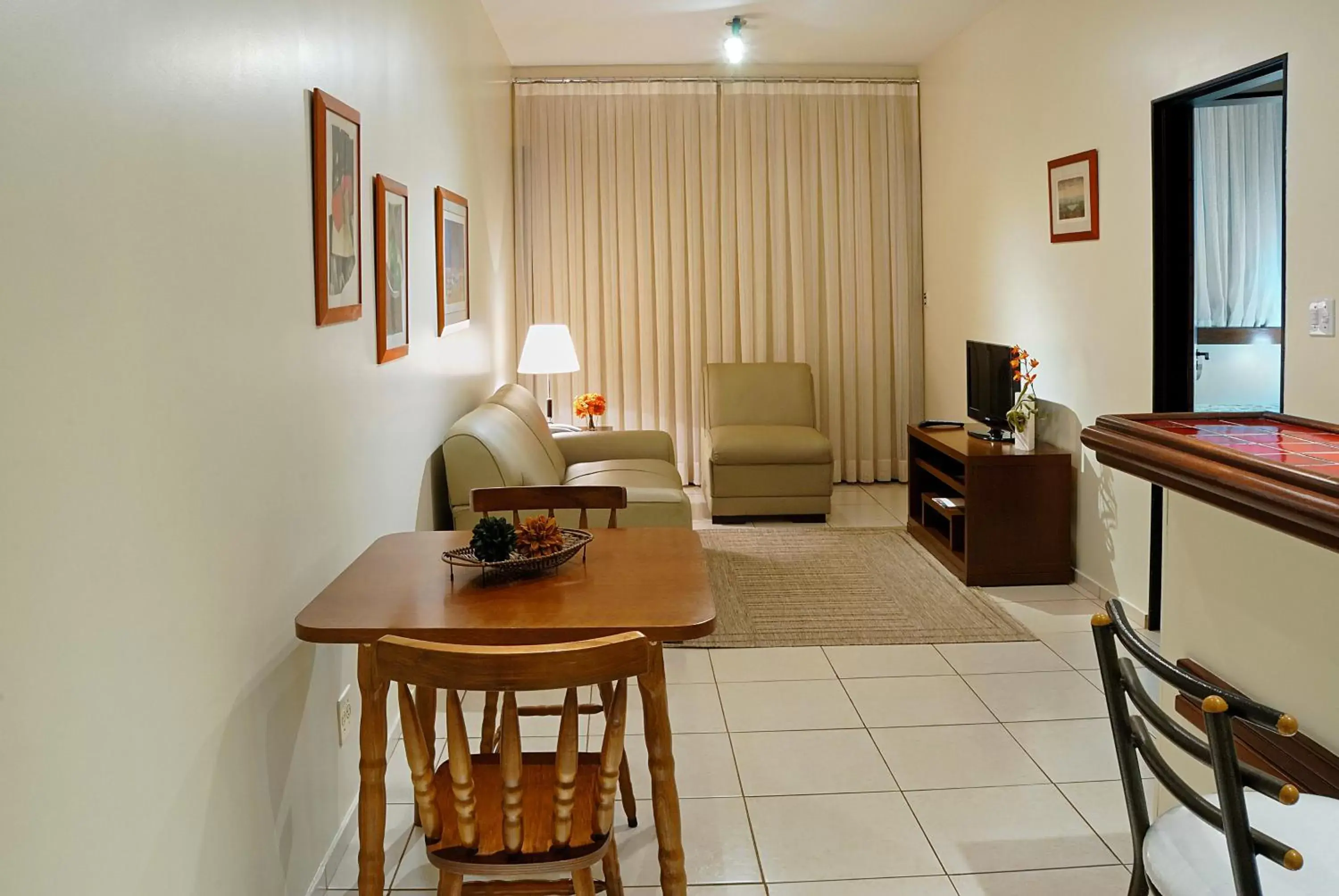 Kitchen or kitchenette, Dining Area in Hotel Flat Bassano Vaccarini